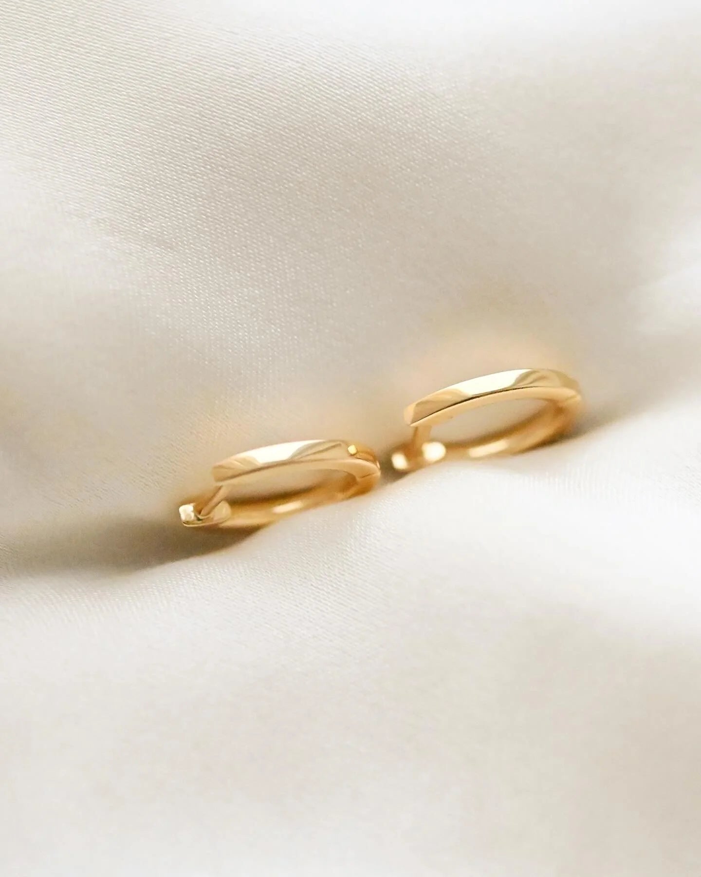 Never Take Off Timeless Elegant Diamond Earrings 18K Gold