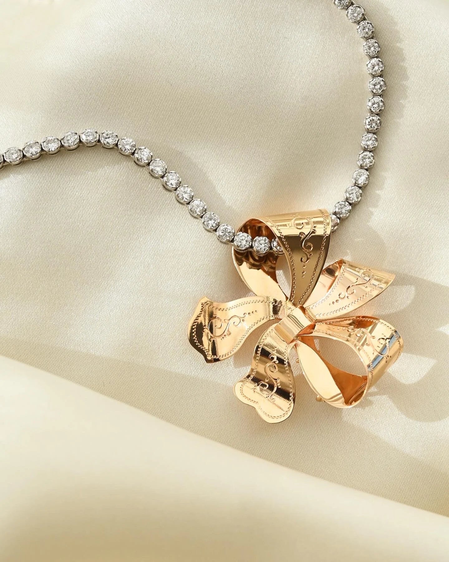 Vintage Bow Pendant/ Brooch 18K Gold 1947