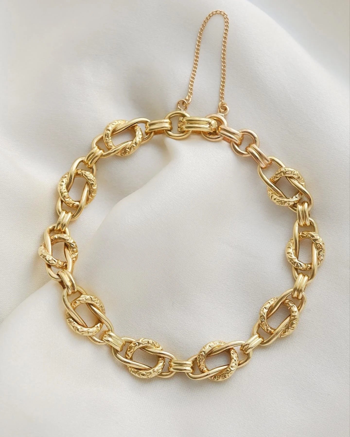 Adorable Engraved Antique Link Bracelet 18K Gold 1910s