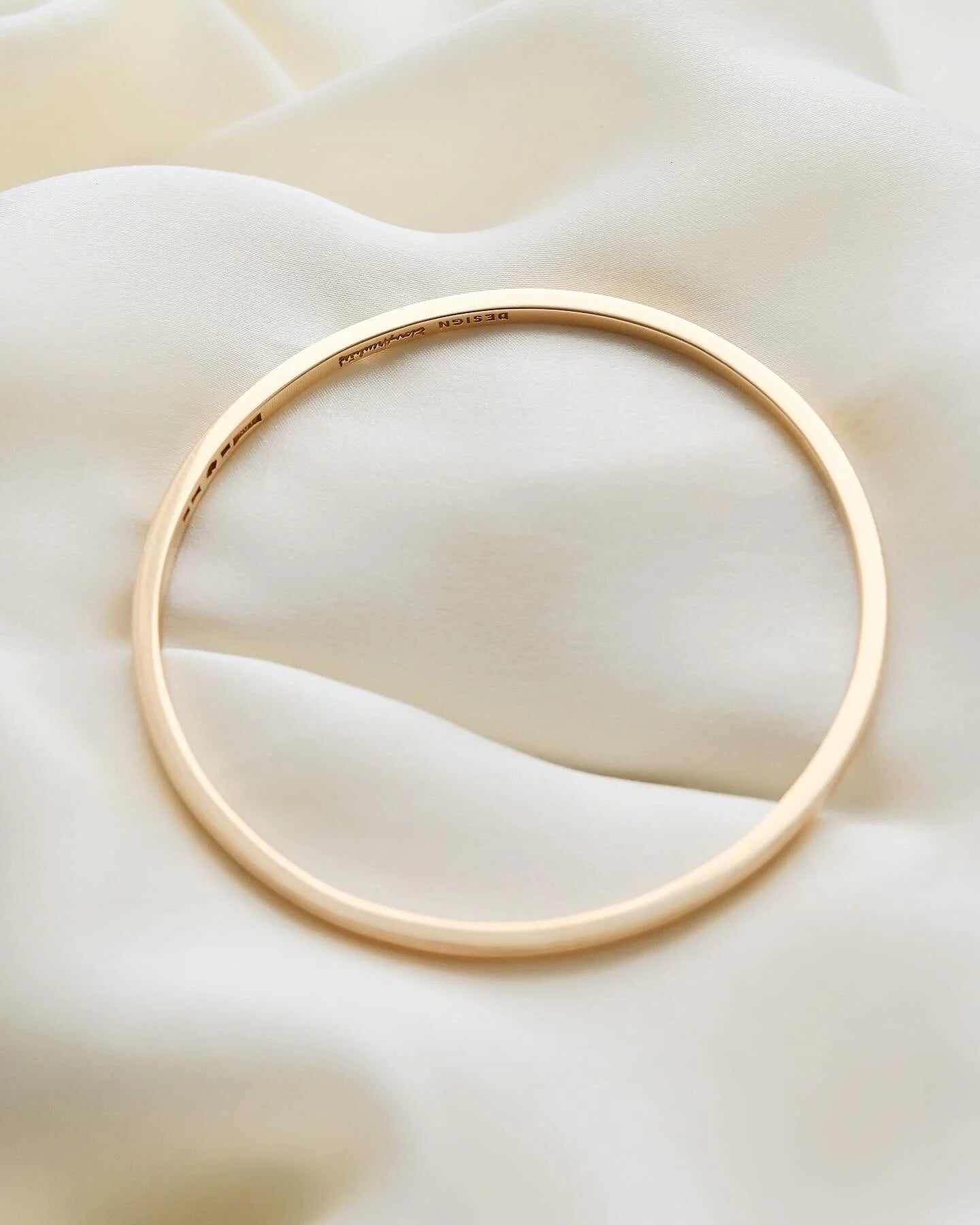 Super Heavy 27 Grams Vintage Bangle 18K Gold 1966