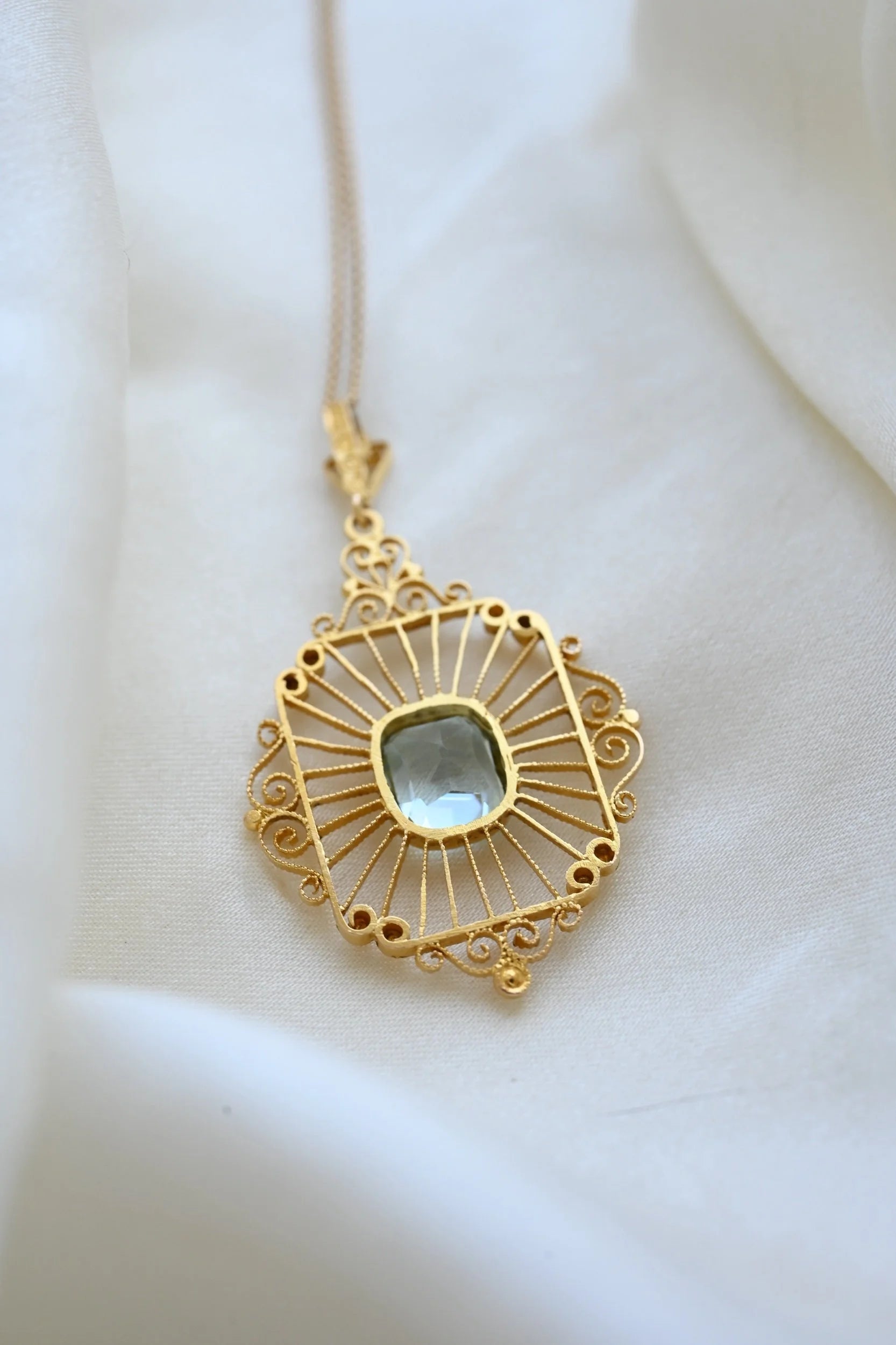 Exquisite Antique Belle Epoque / Art Deco 1916 18K Gold Blue Aquamarine Filigran Pendant