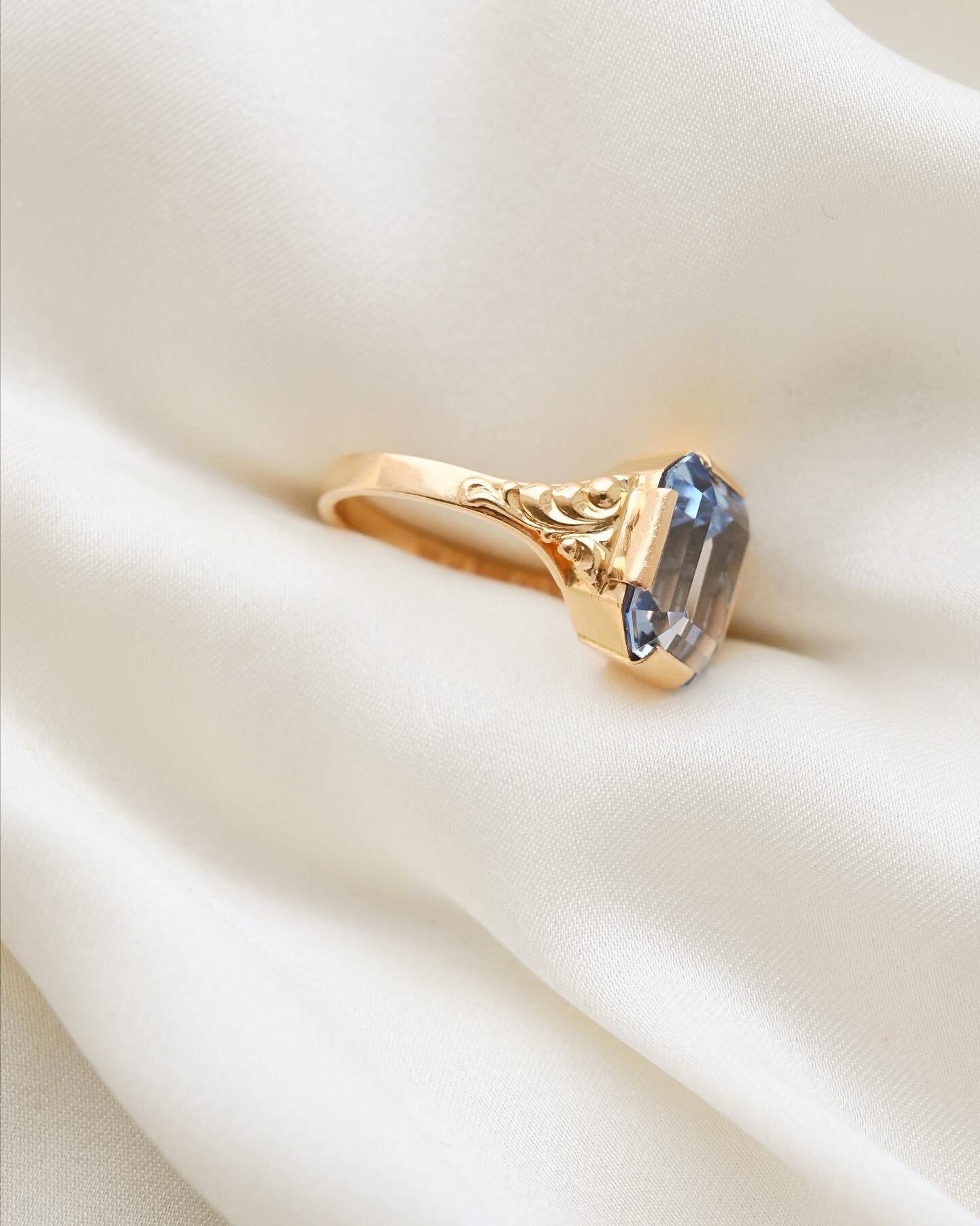 Big Ocean Blue Topaz Ring 18K Gold 1956