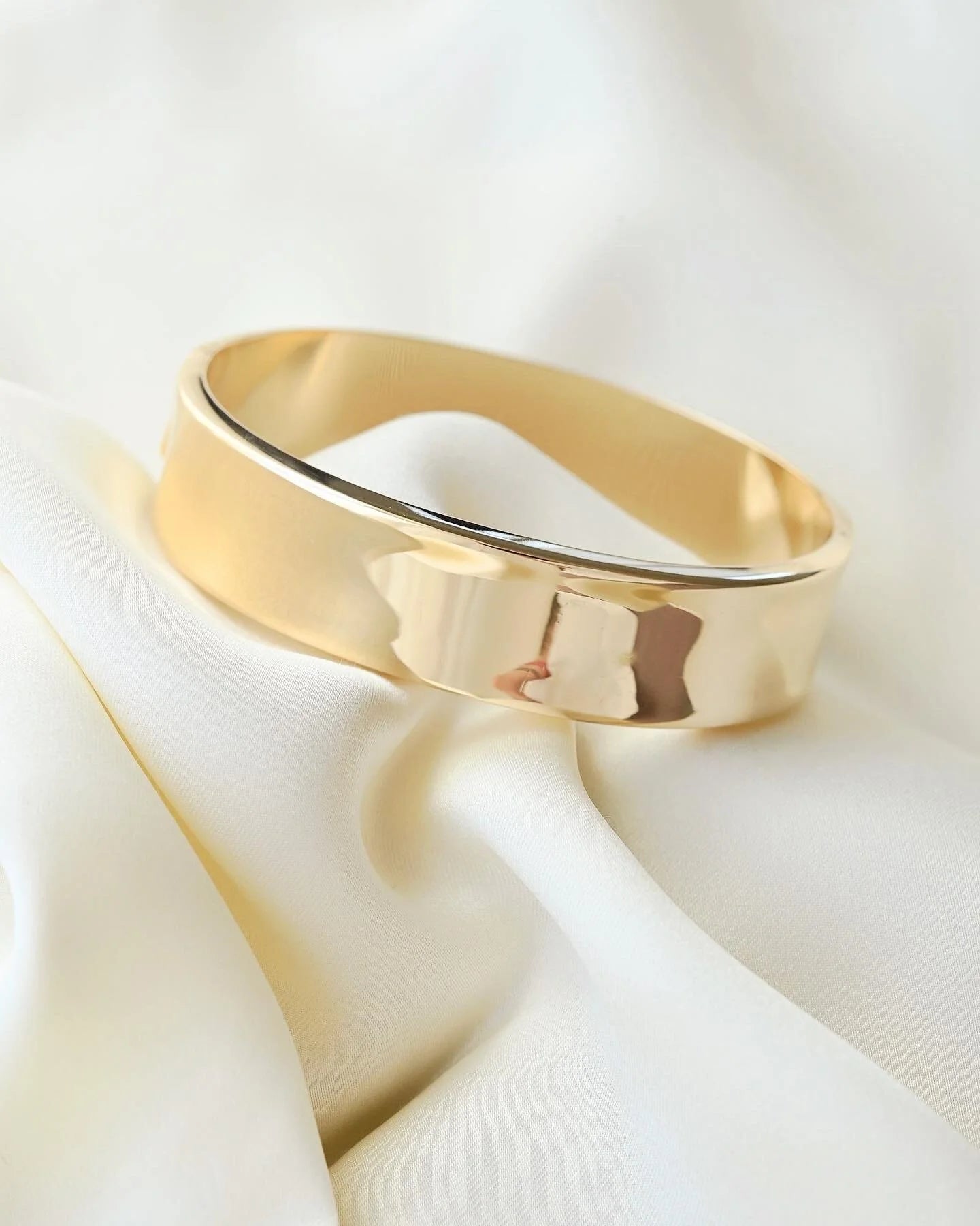 Prrrrfect Heavy Danish Vintage Bangle High Polish 14K Gold 1970