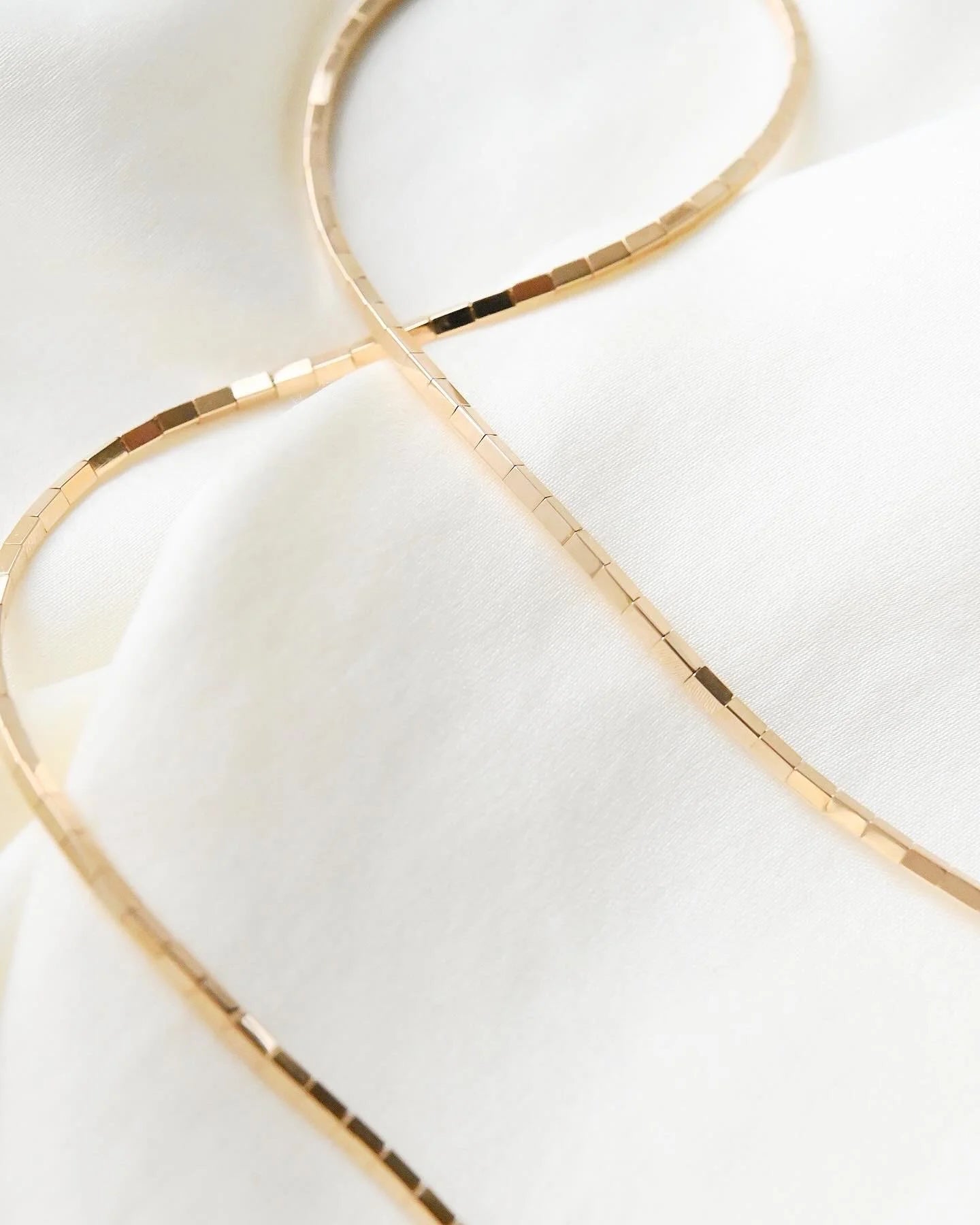 Sleek Italian Vintage Gold Necklace 18K Gold 1970s