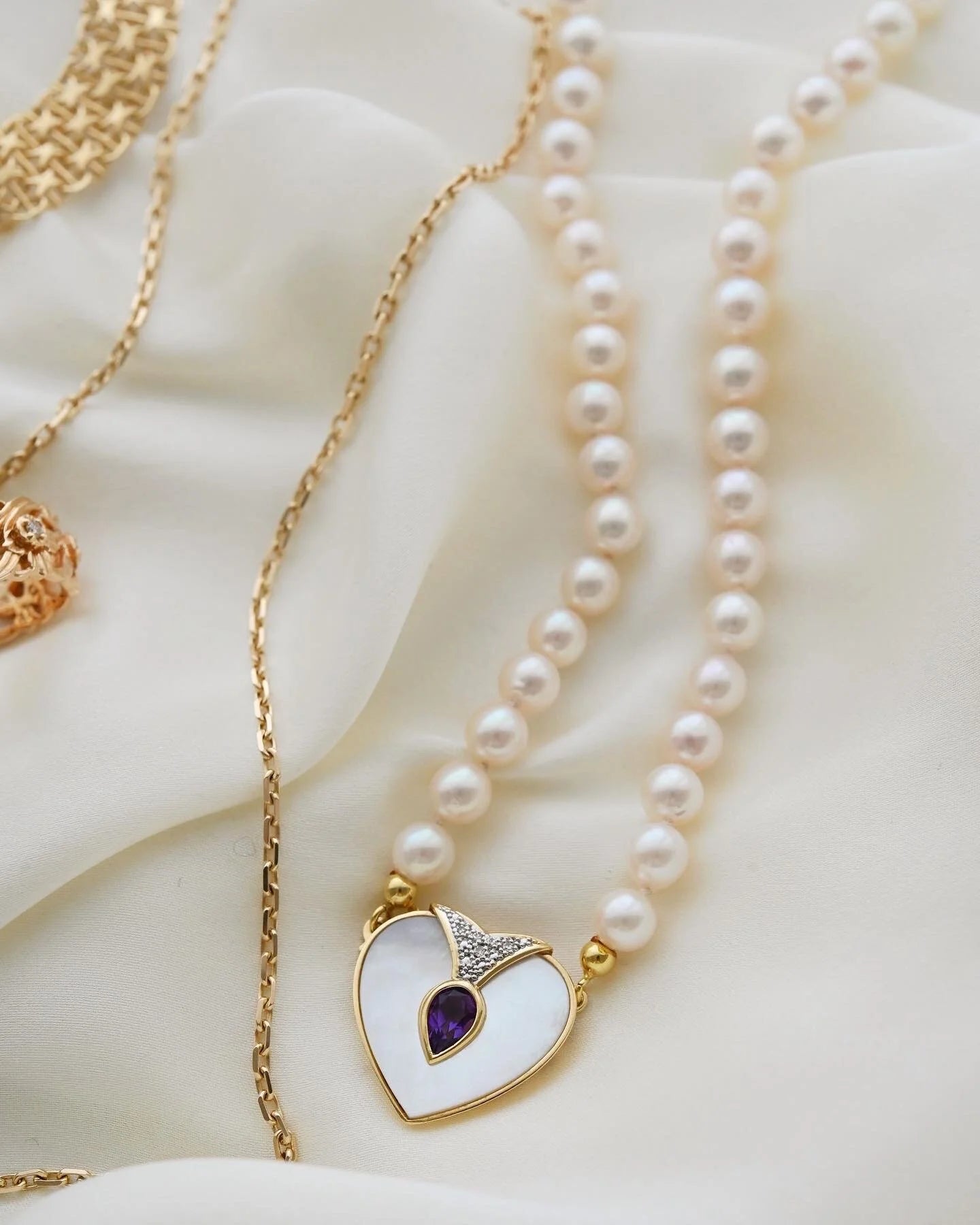 Pearl Dream Choker with Amethyst, Mother of Pearl and 18K Gold