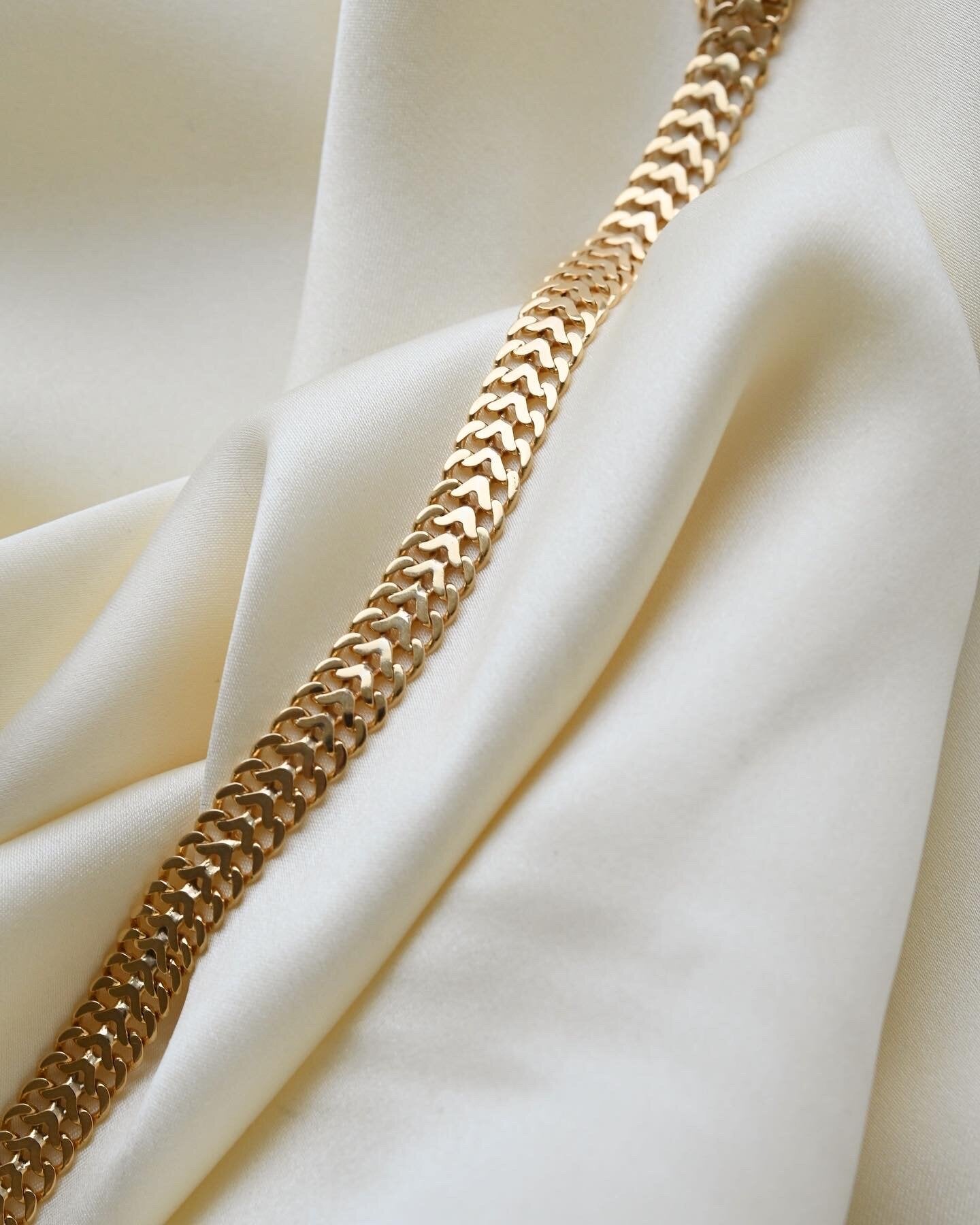 Beautiful Buttery 18K Gold Vintage Foxtail Bracelet