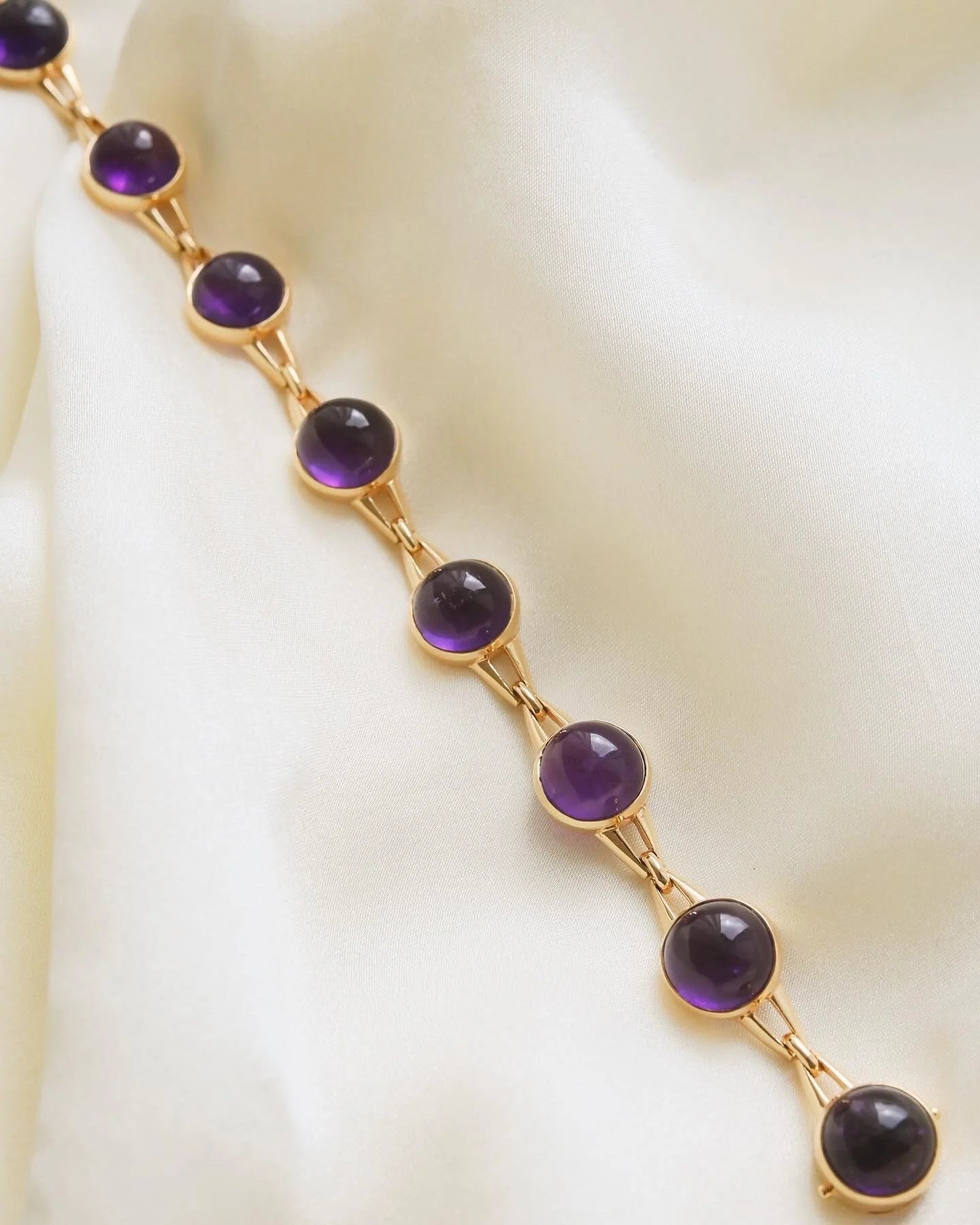 Extraordinary Swedish Amethyst Cabochon Bracelet 18K Gold 1966