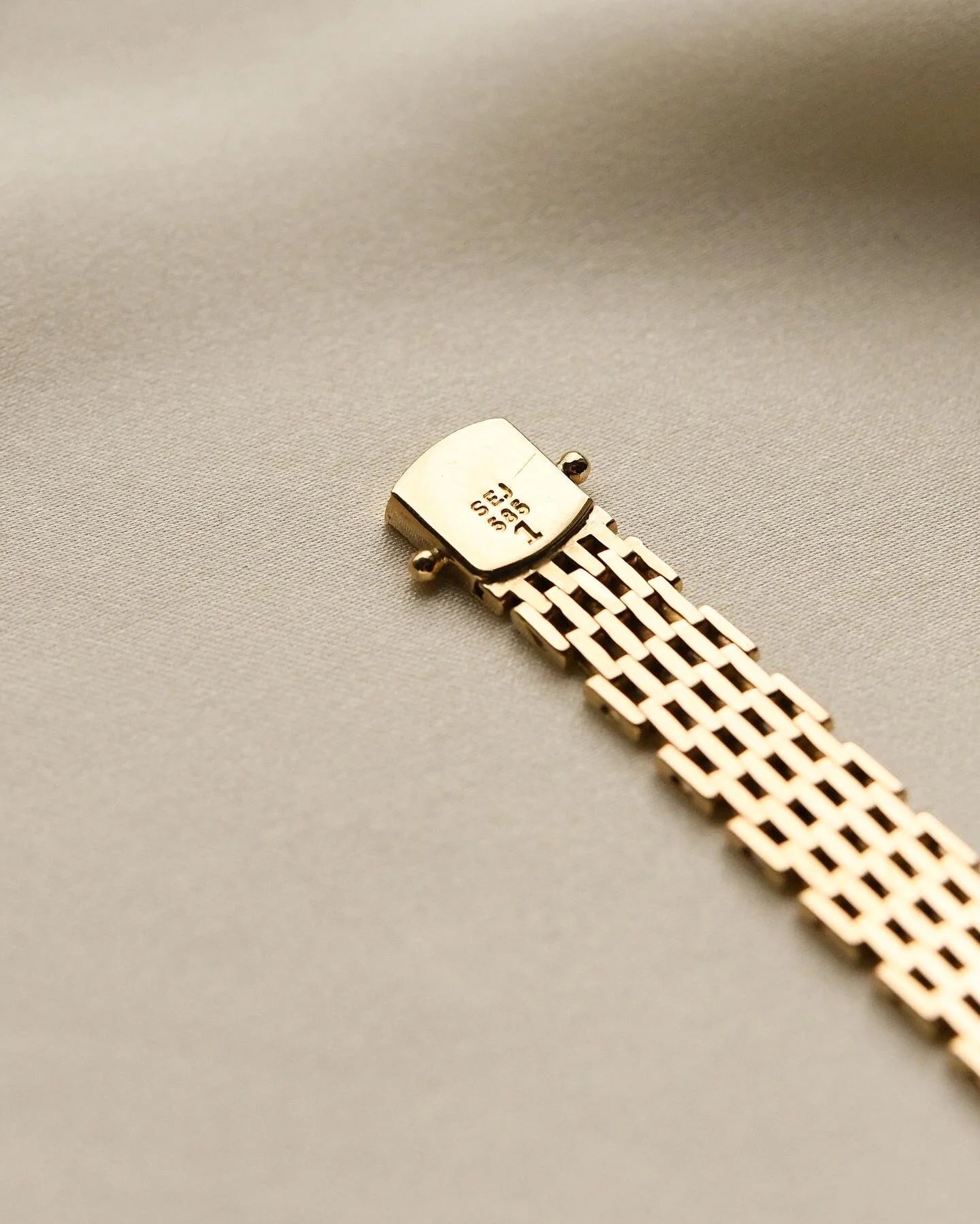 Beautiful Vintage Brick Link Bracelet 14K Gold 1960s