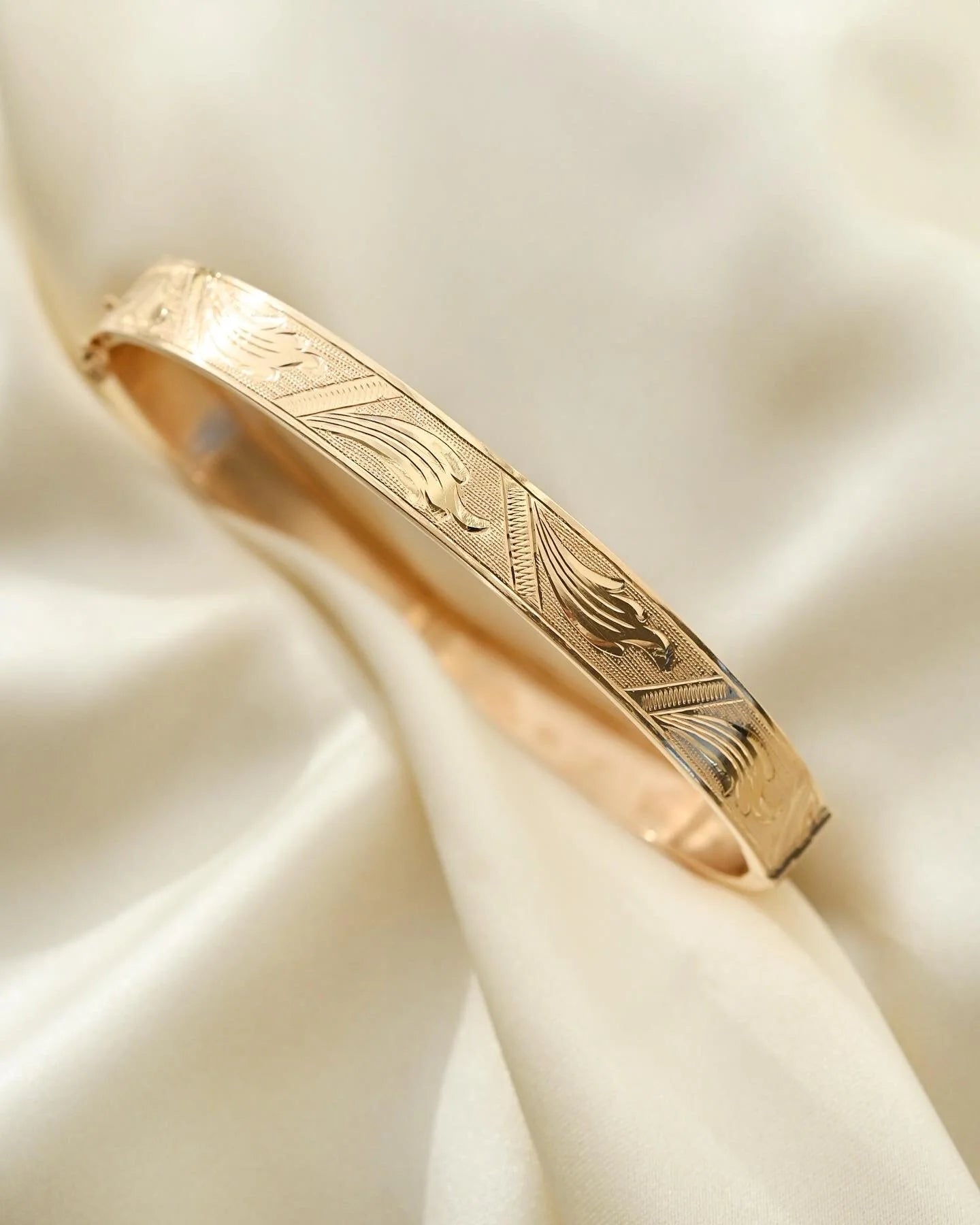 Beautiful Swedish Vintage Bangle 18K Gold 1950