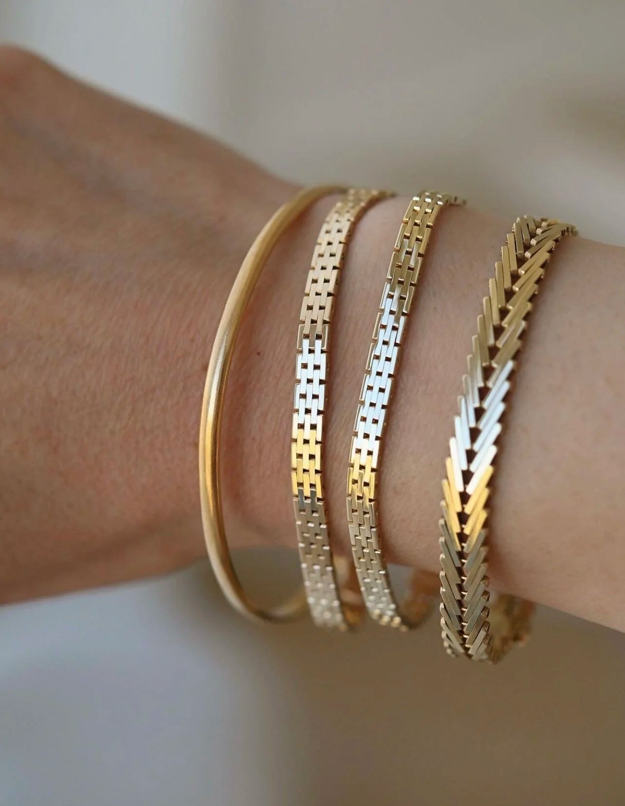 Most Asked About Vintage Styles 14-18K Gold Bracelets Mid Century