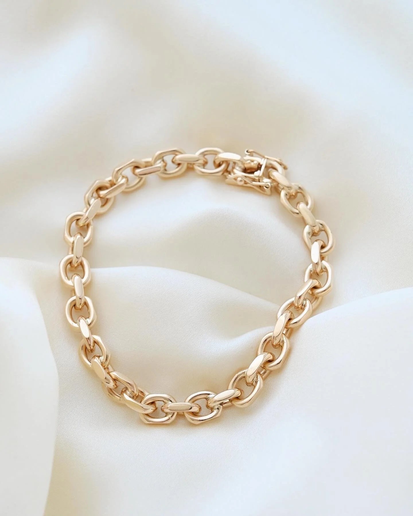 Beautiful Vintage Anchor Link Bracelet 14K Gold