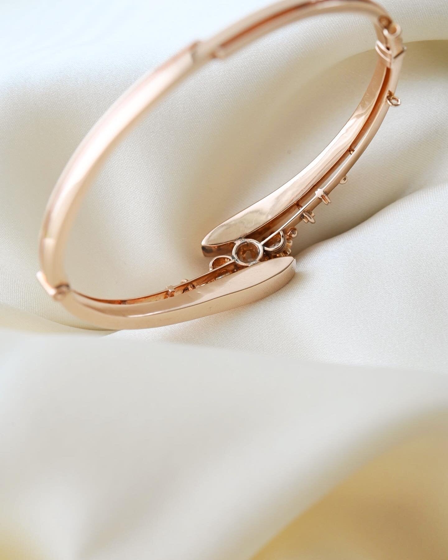 Sublime Antique Old Mine Cut Diamond Bangle 18K Gold Beg 1900s