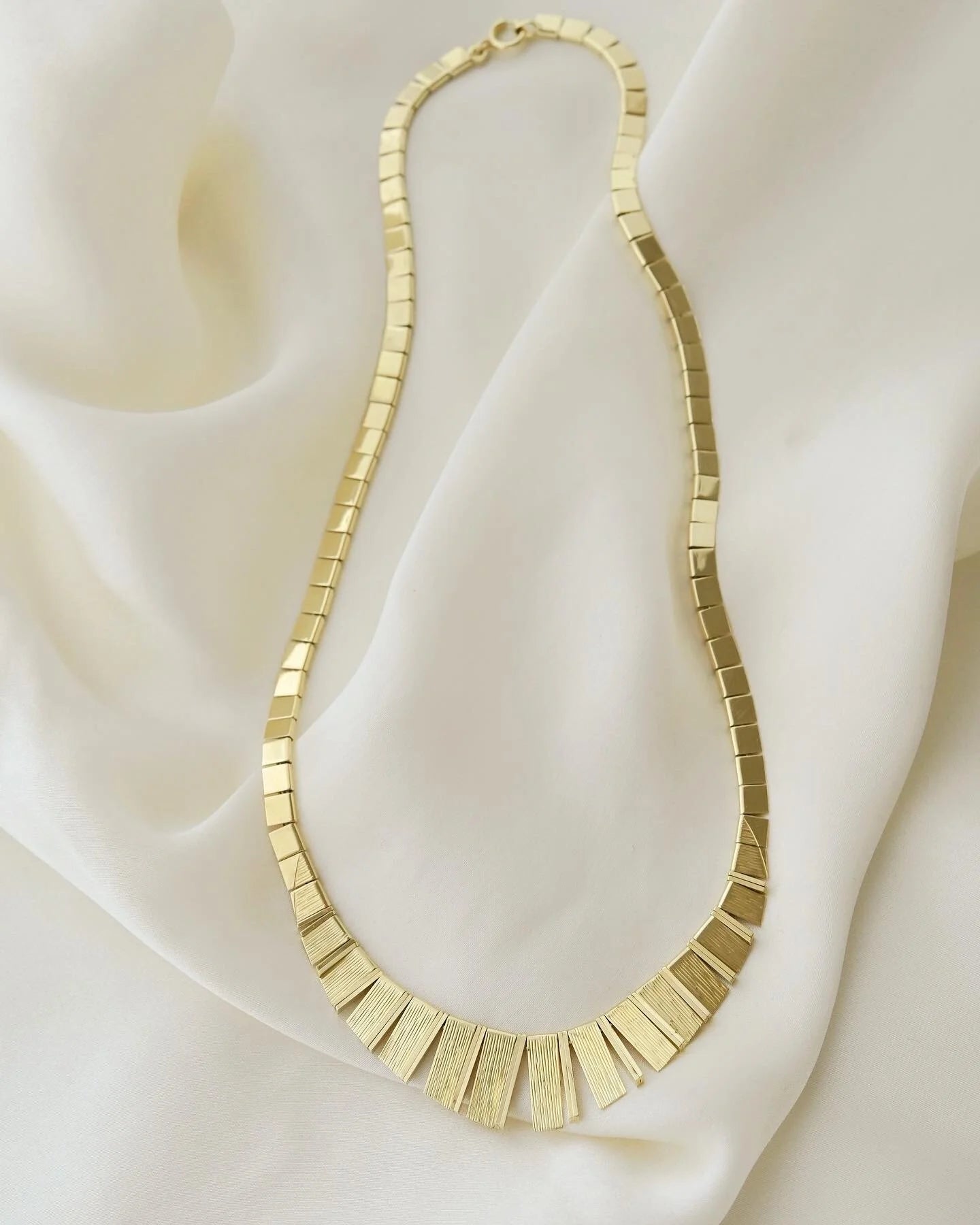 Sexy Fringed Cleopatra Necklace 14K Gold 1970