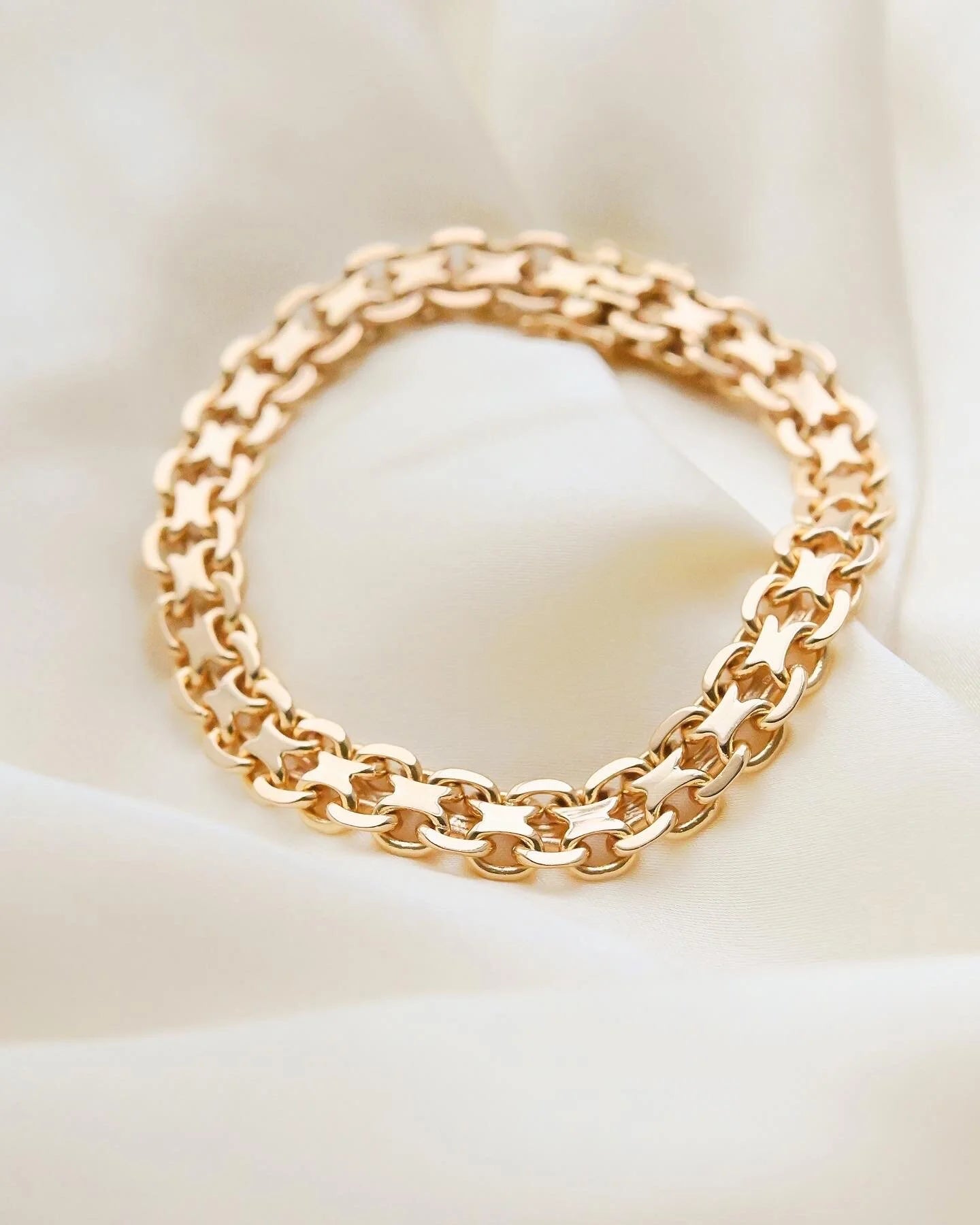 Gorgeous Rare 26 Grams Capricorn Link Bracelet 18K Gold 1965