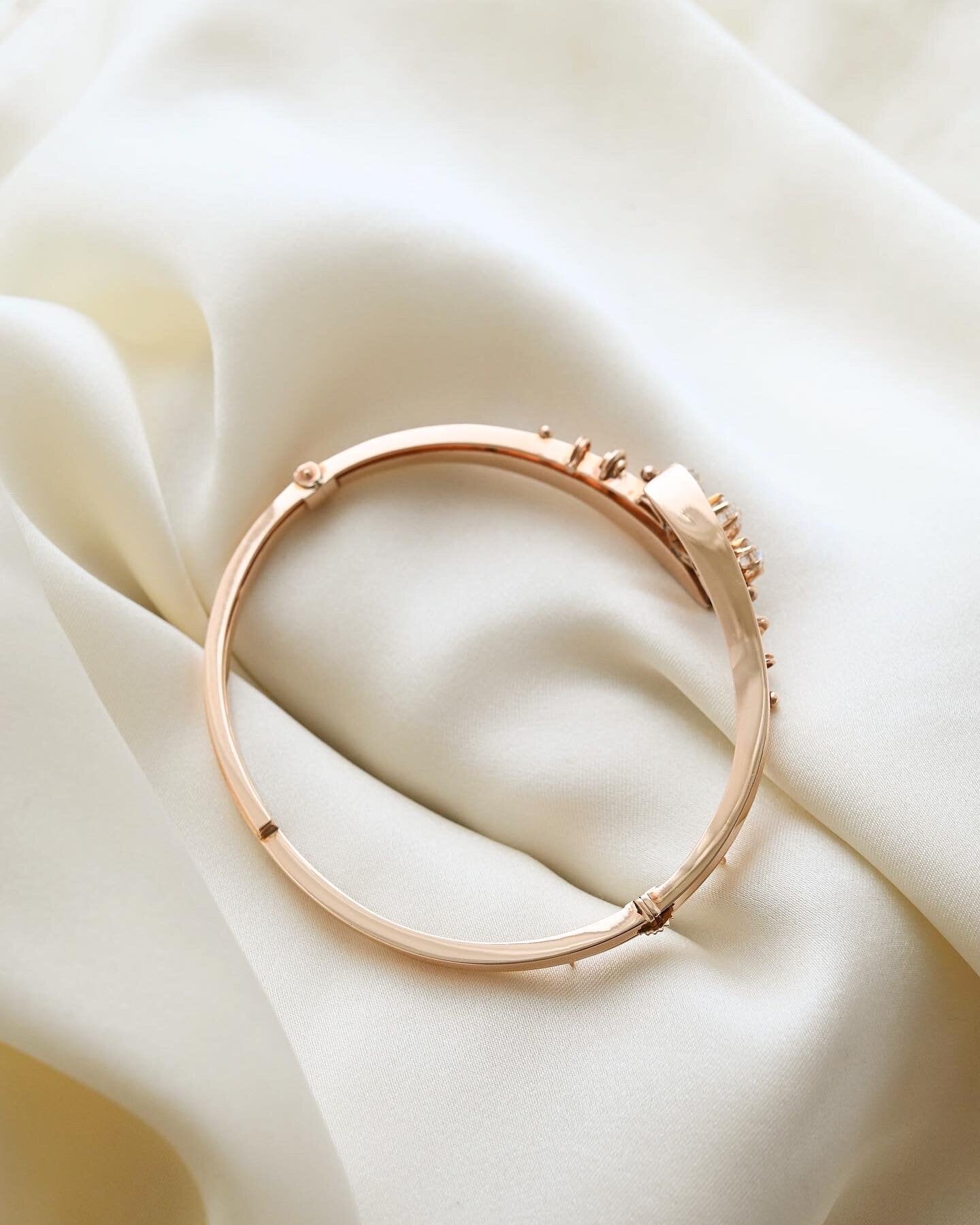 Sublime Antique Old Mine Cut Diamond Bangle 18K Gold Beg 1900s