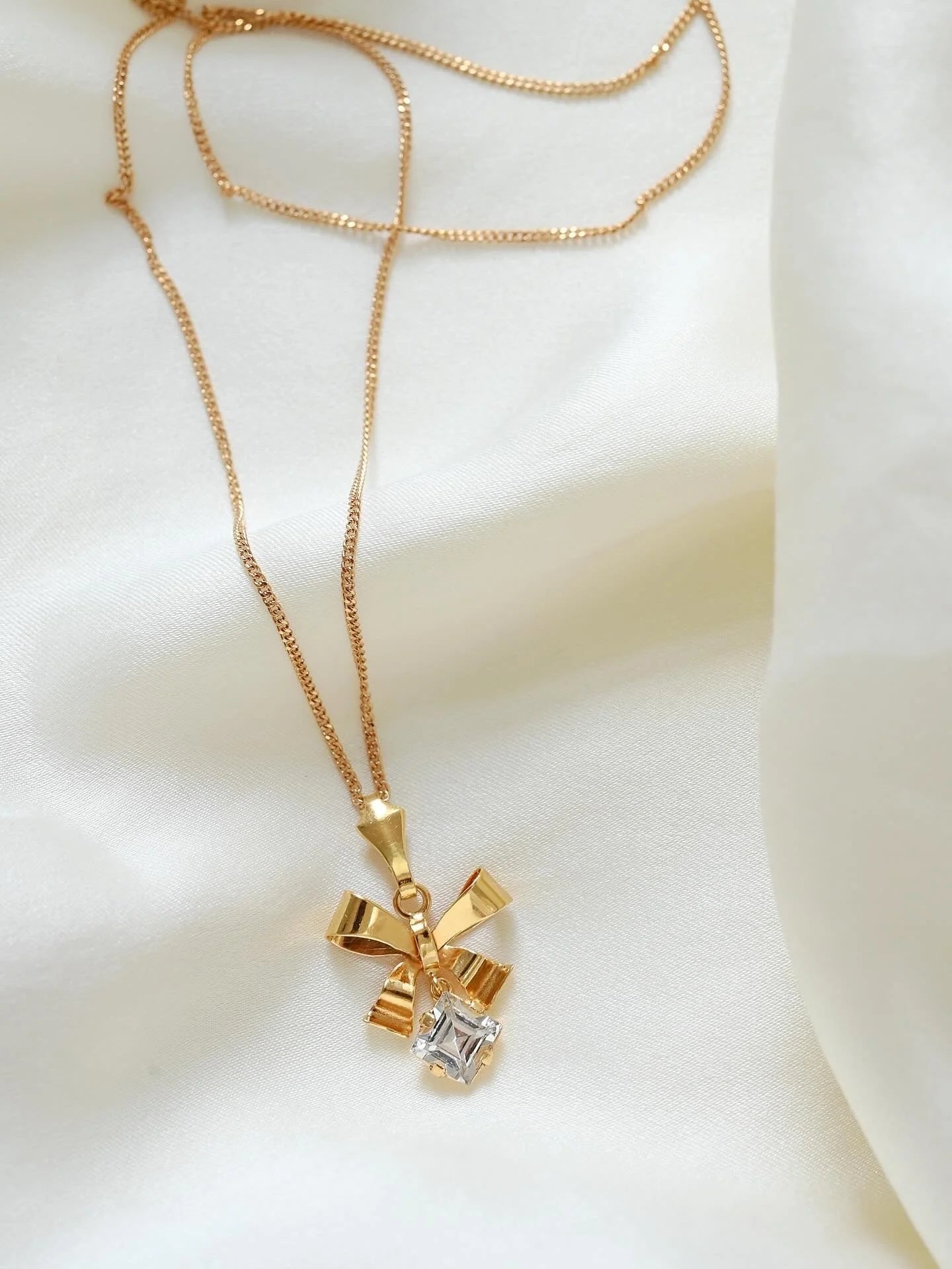 The Cutest Ribbon Pendant w Dangling Natural Quartz 18K Gold Sweden 1950s