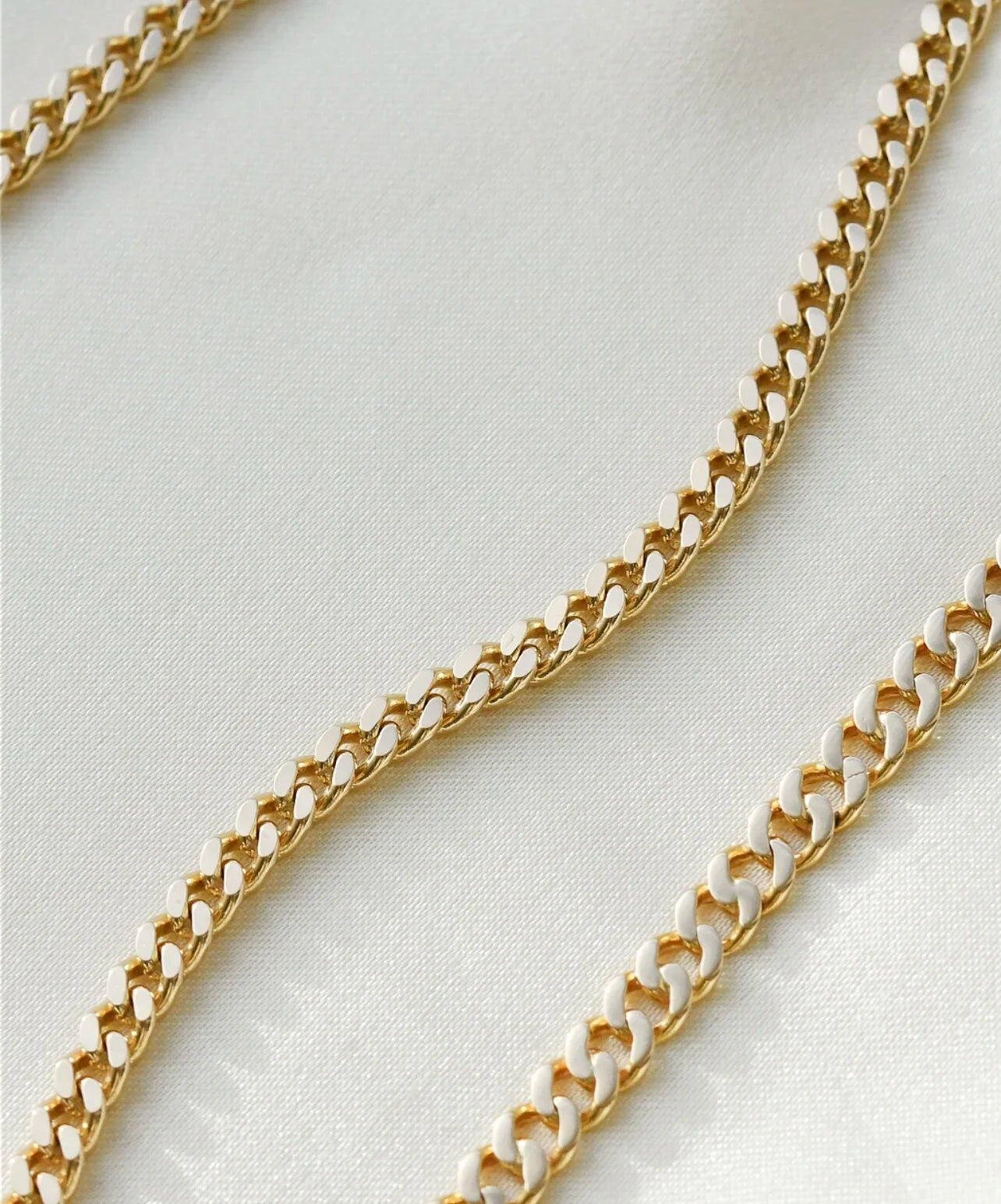 Beautiful Curb Link Chain 18K Gold 1971