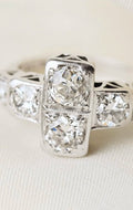 Extraordinary Beautiful Art Deco Ring 2.1 carats Old Cut Diamonds 18K White Gold 1920