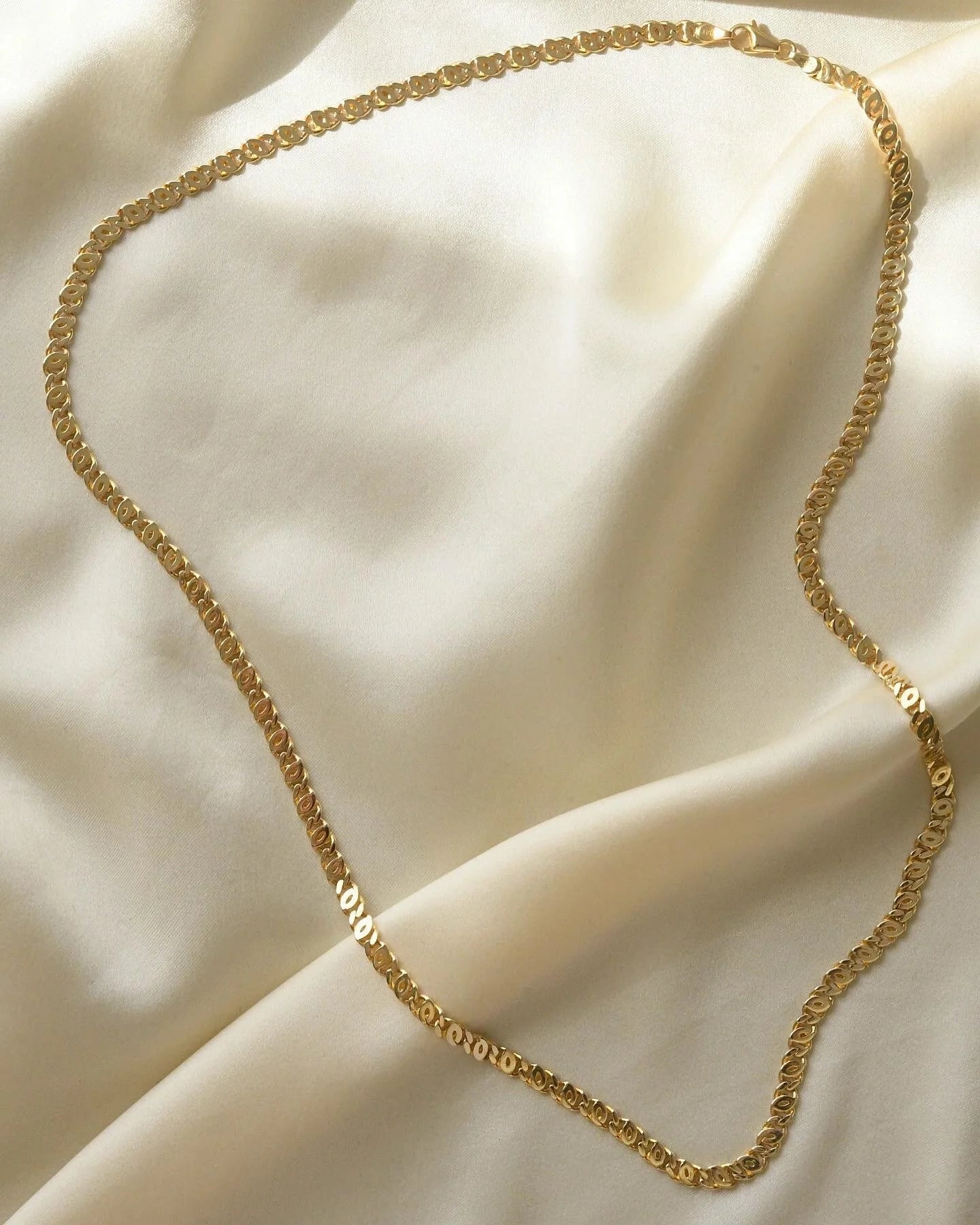 Beautiful Vintage Curb Link with a Twist 14K Gold