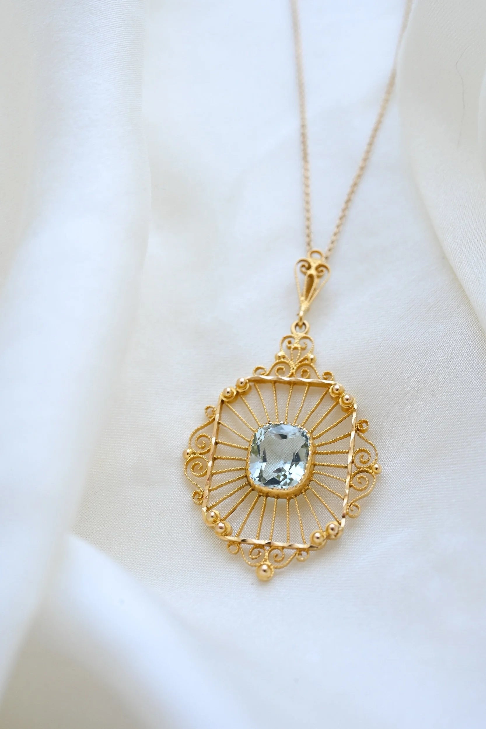 Exquisite Antique Belle Epoque / Art Deco 1916 18K Gold Blue Aquamarine Filigran Pendant