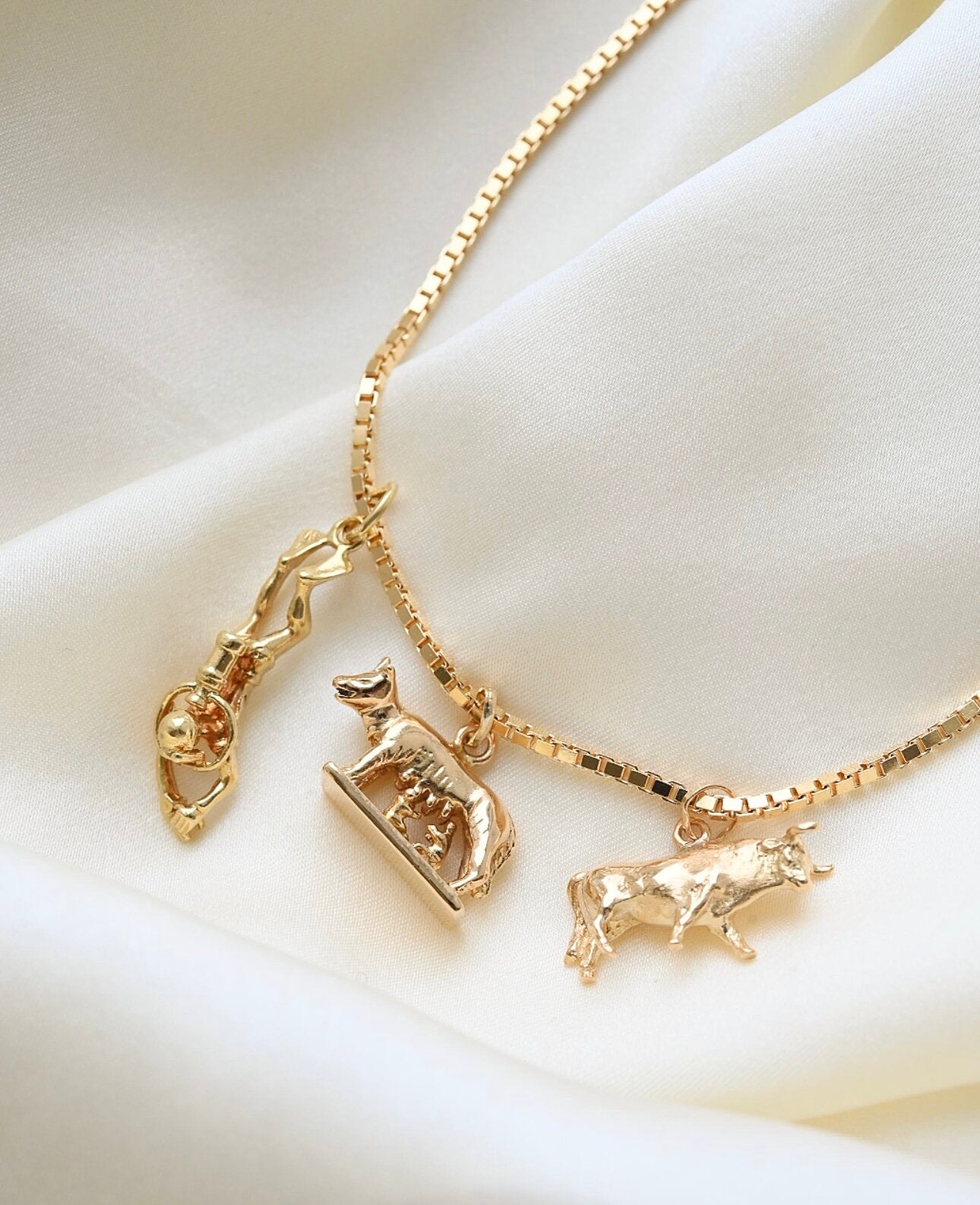 The Monday Selection: Rings, Pendants And a Chain 14-18K Gold 1900-1990
