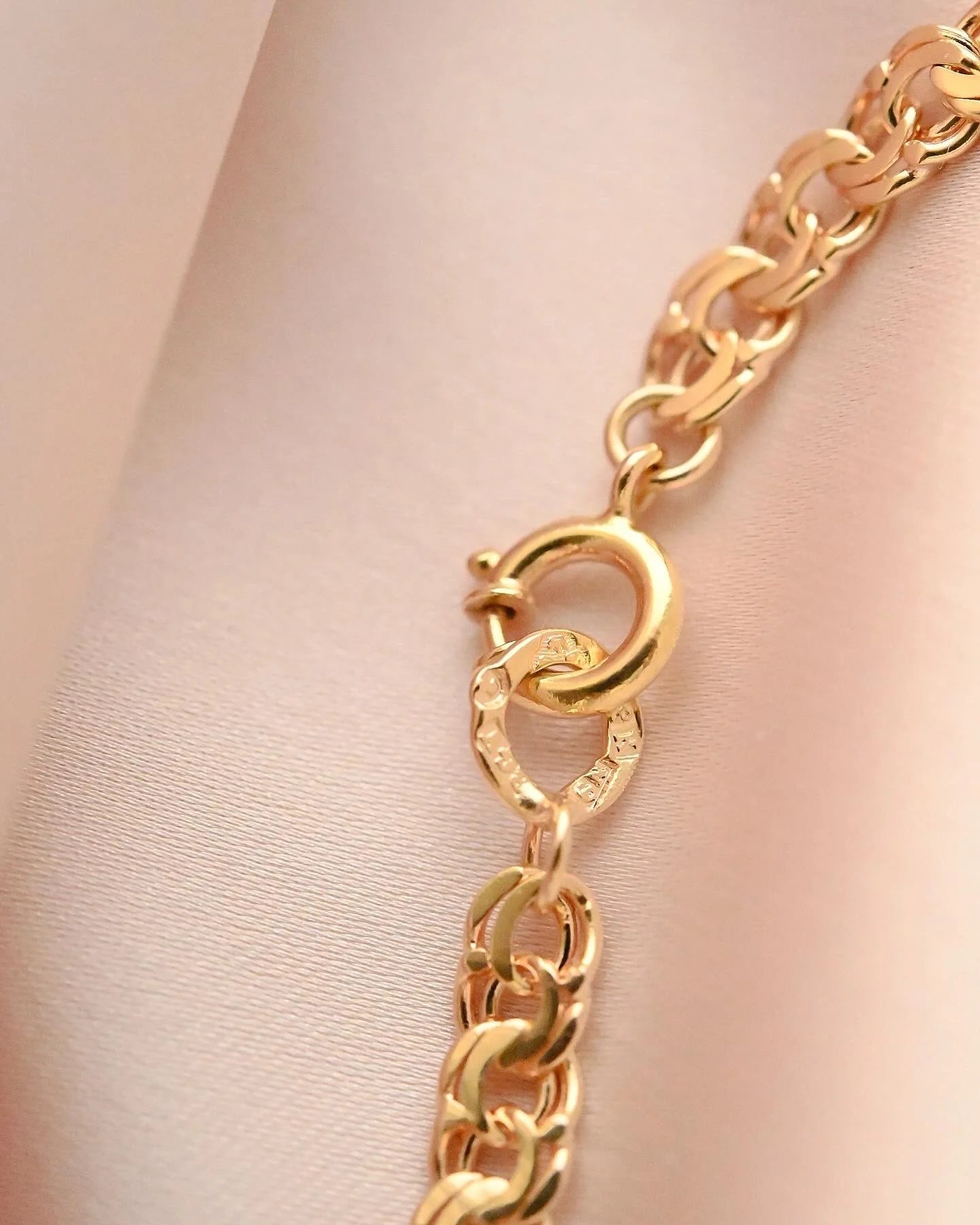 Stunning Bismarck Chain in Immaculate Condition 18K Gold Sweden 1963