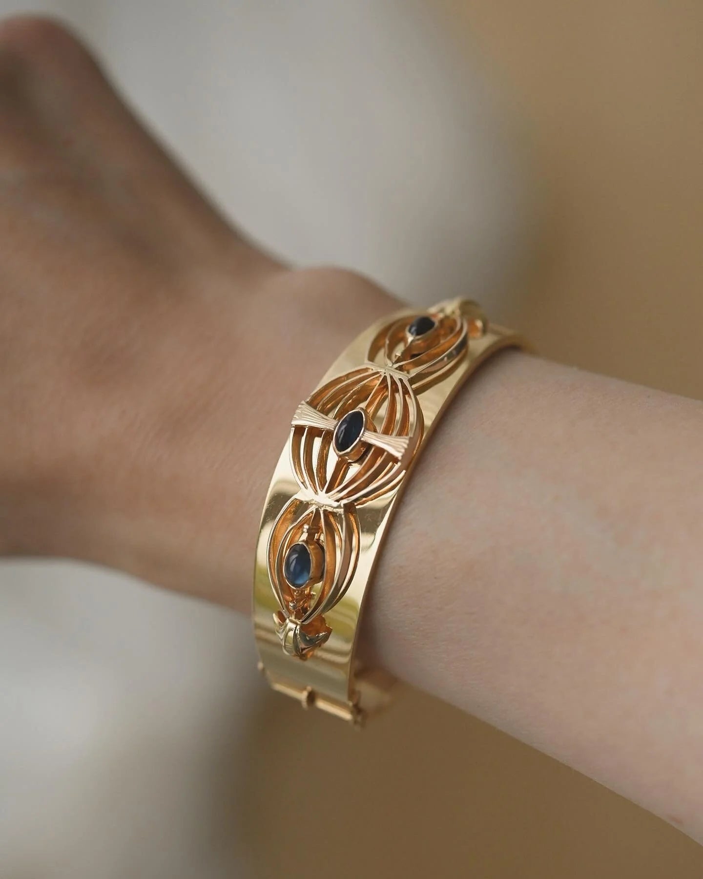 1968 Vintage Bracelet W Sapphire Cabochons 18K Gold