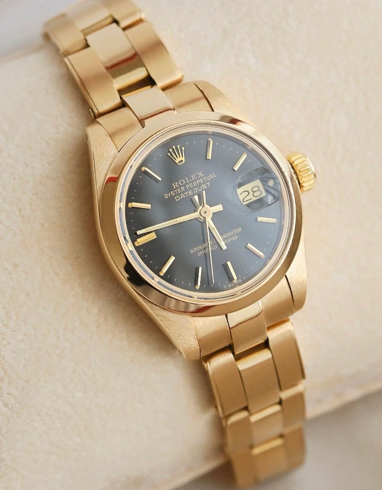 Rolex Oyster Perpetual Datejust Ladies Mint Condition Full Set Box and Papers 18K Gold 1978