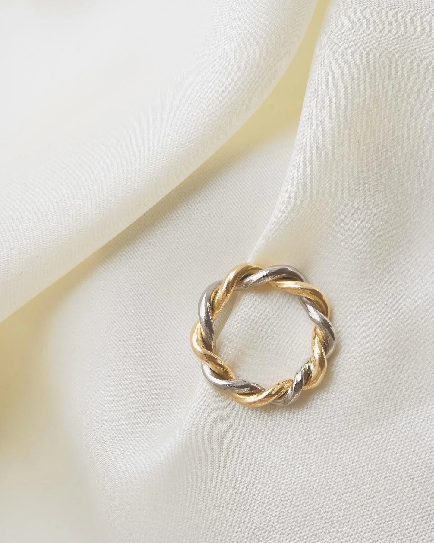 Rare Vintage Twisted Two Tone Band 18K Gold 1944