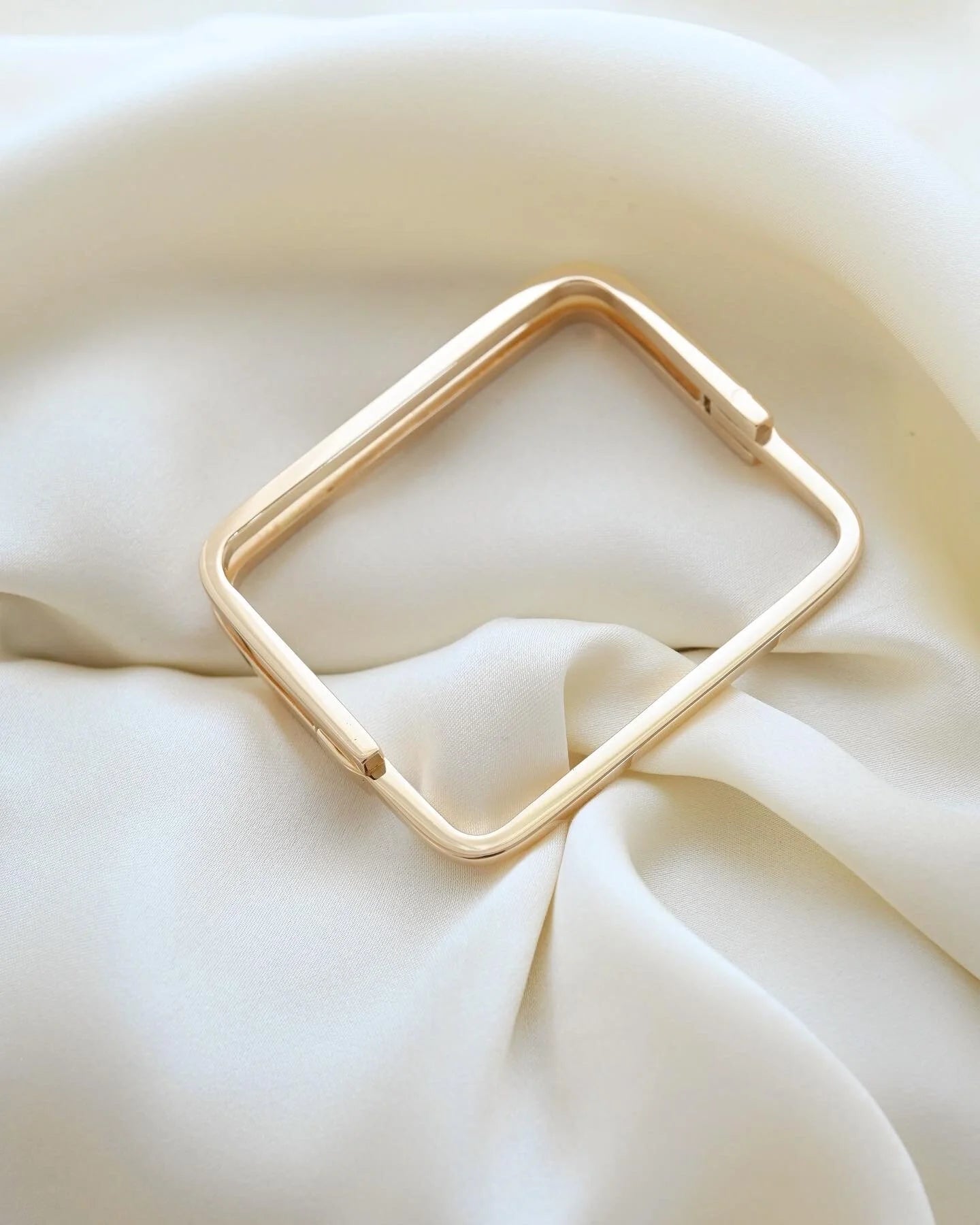 Perfect Scupltural Danish Vintage Bangle By Jørgen Rasmussen 14K Gold 1970s