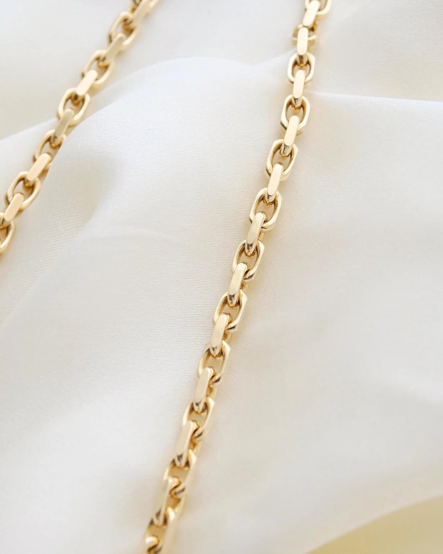 Glowing Vintage Dream Necklace 16 Inches 28 Grams 14K Gold