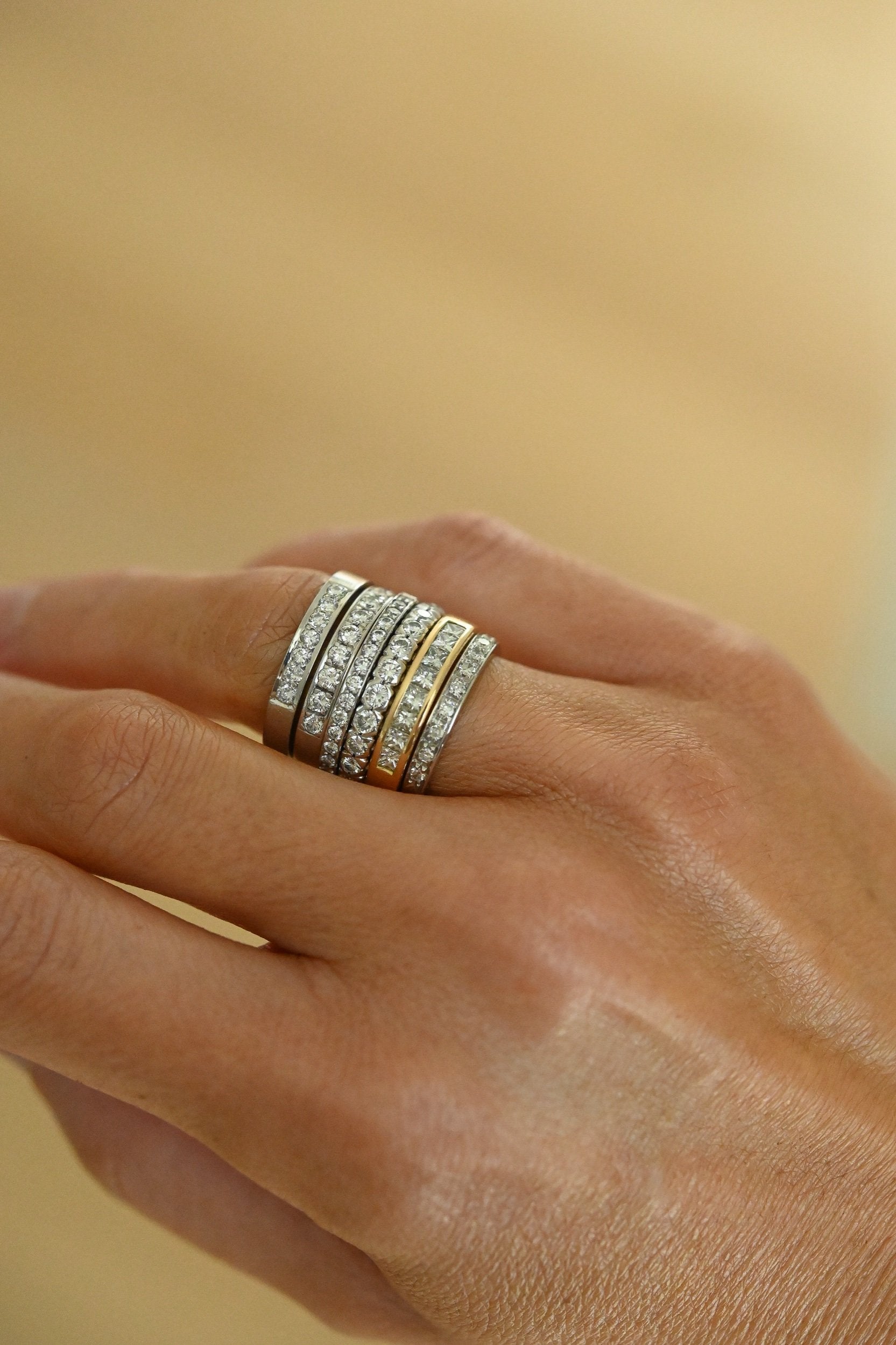 Beautiful 7 Stone Diamond Ring 18K White Gold