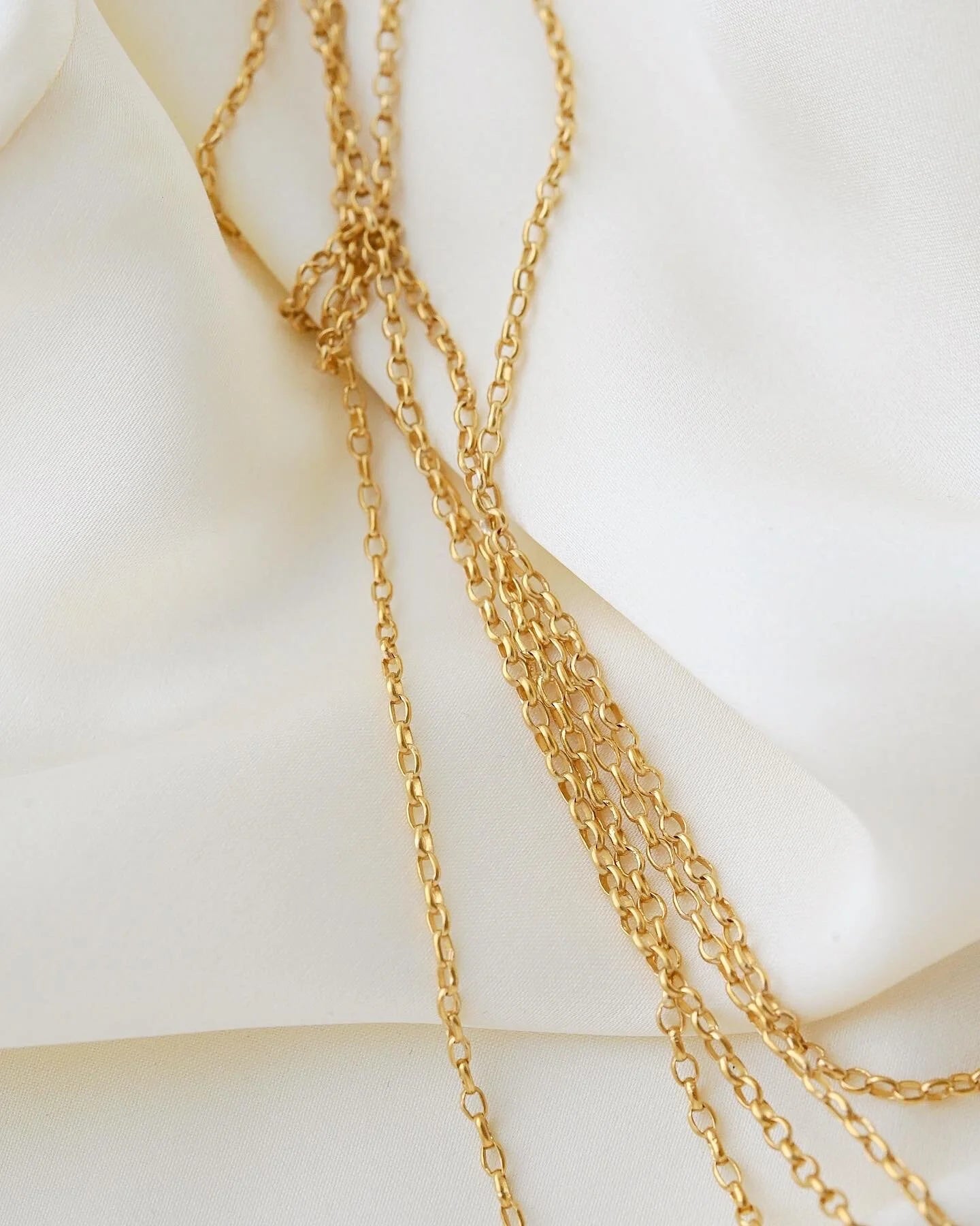 Sublime Rare 33 Grams Long Guard On 107 Inches 18K Gold