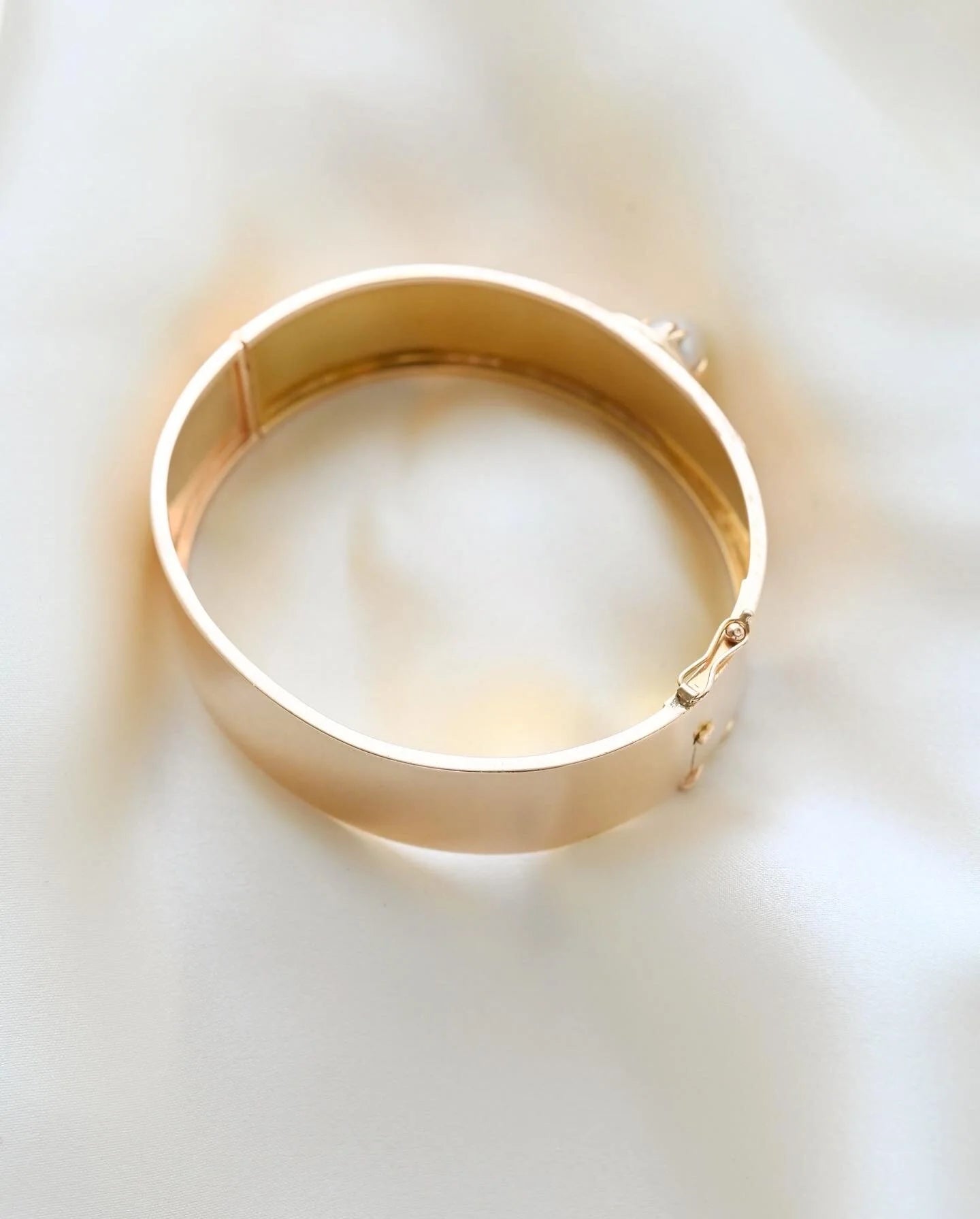 Amazing Swedish Vintage Bangle w Pearl 18K Gold 1957