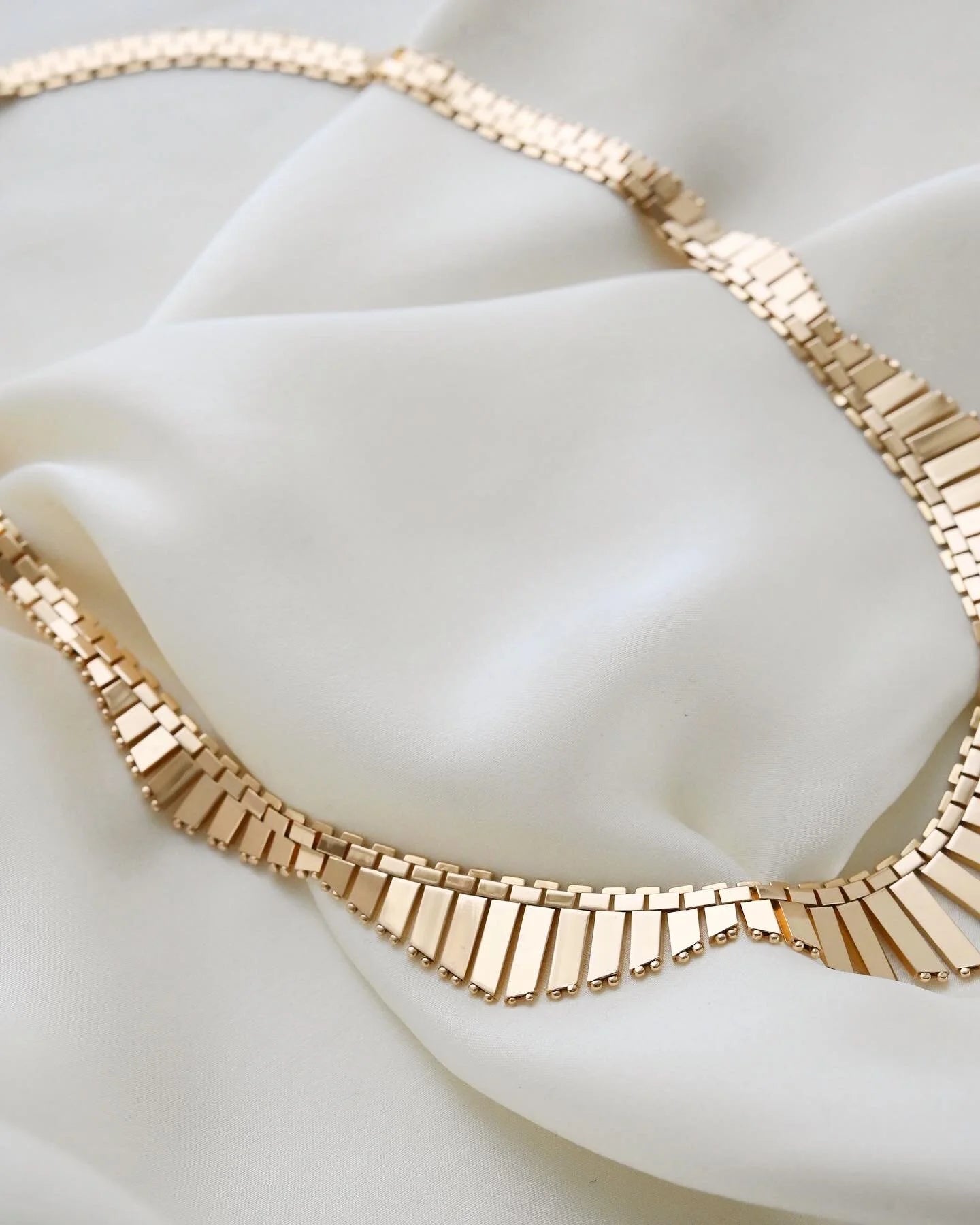 Heavy Perfect Italian Vintage Fringe Cleopatra Necklace 18K Gold 1970