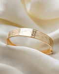 Amazing Beautiful Vintage Bangle w Leaf Engravings 18K Gold