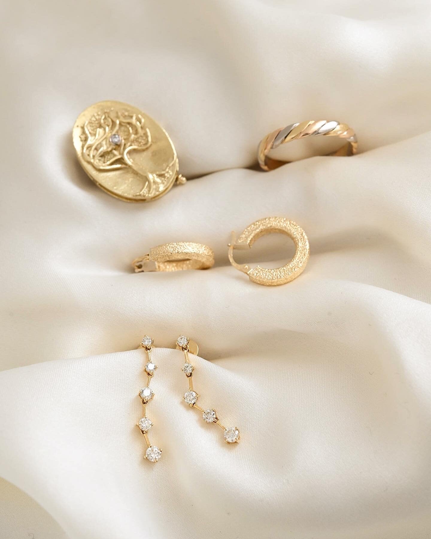 Tuesday Selection Vintage Pieces 18K Gold