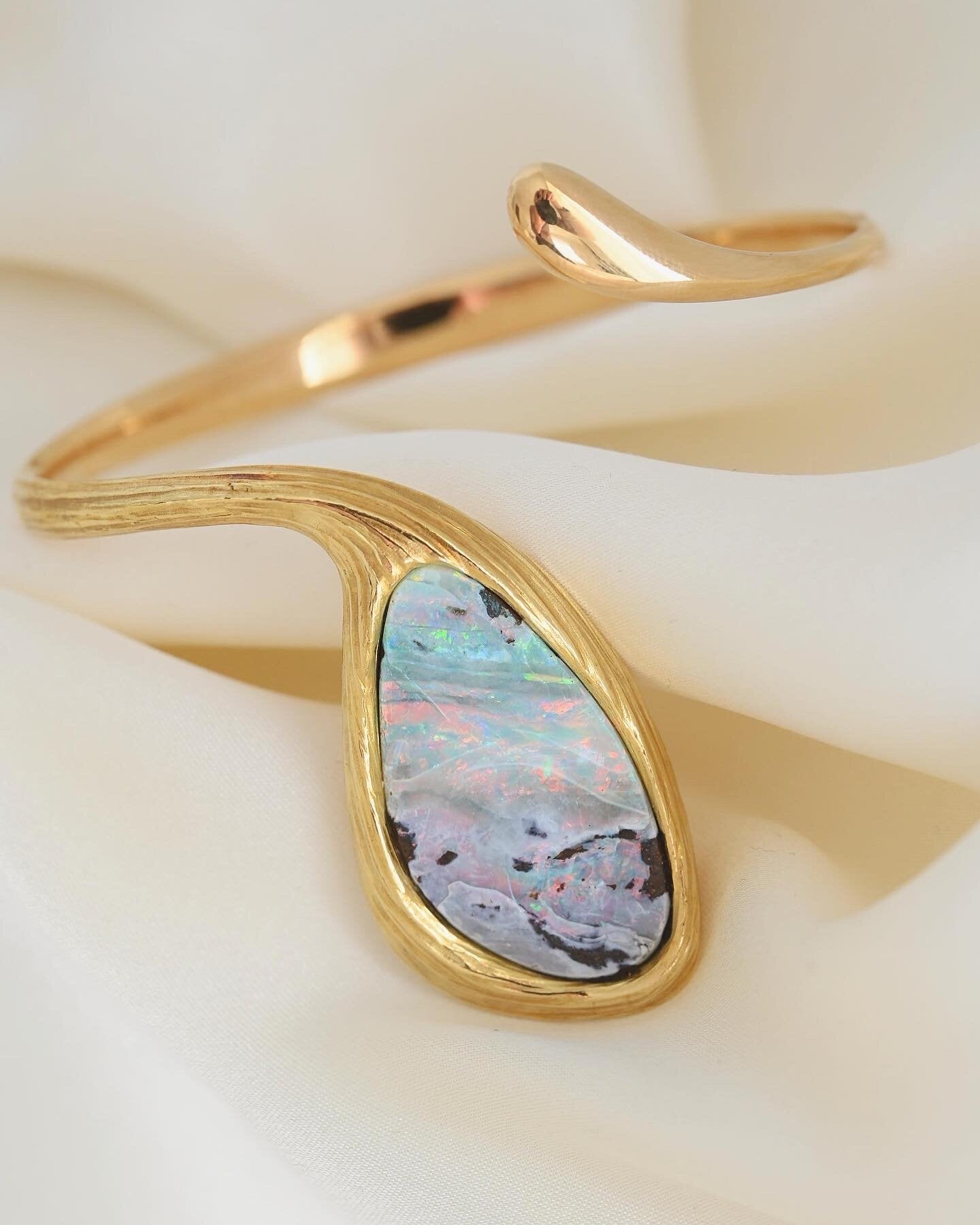 Extraordinary Stunning Natural Opal Bracelet 1970s