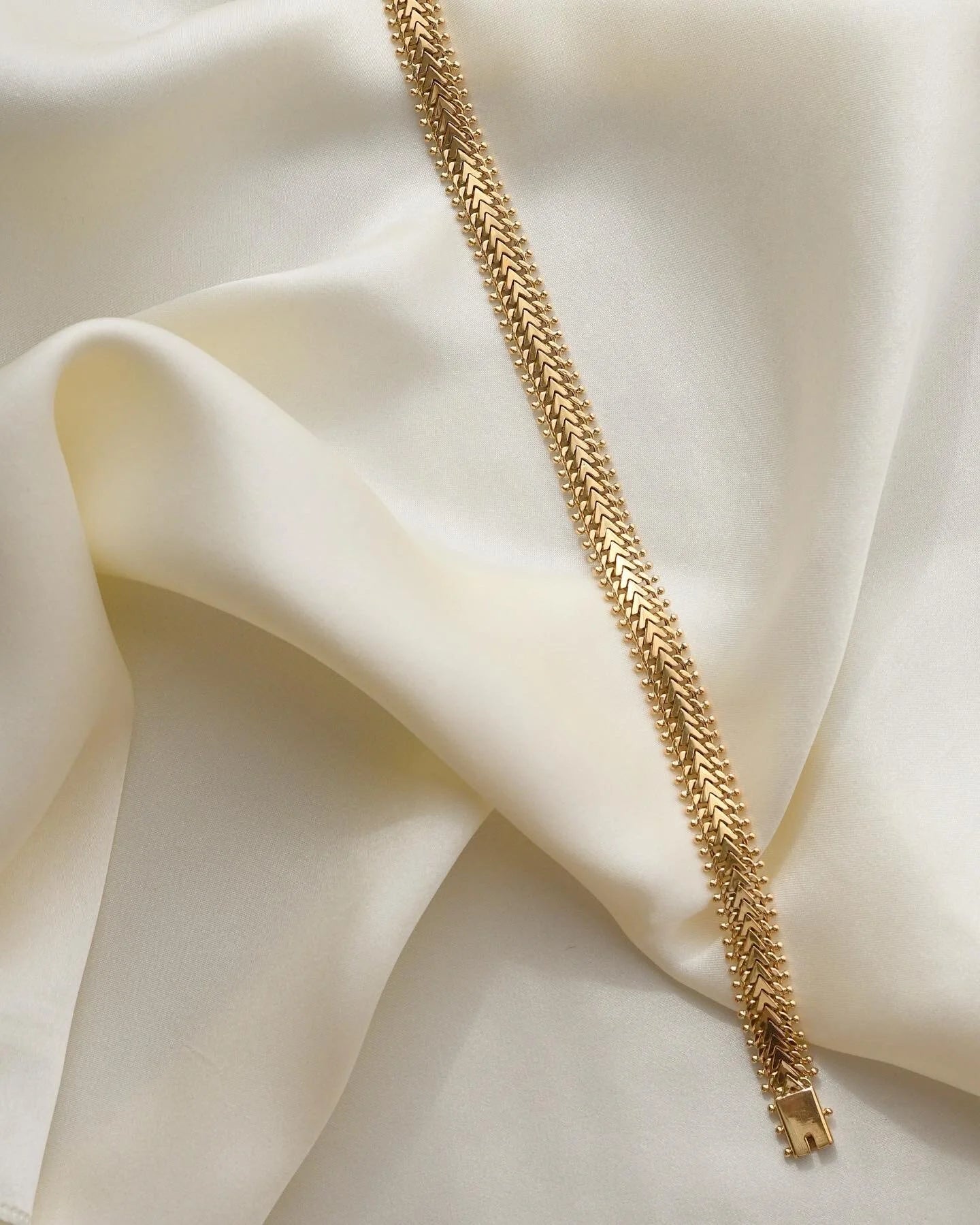 High Carat Mid Century Link Bracelet 19K Gold 1950s