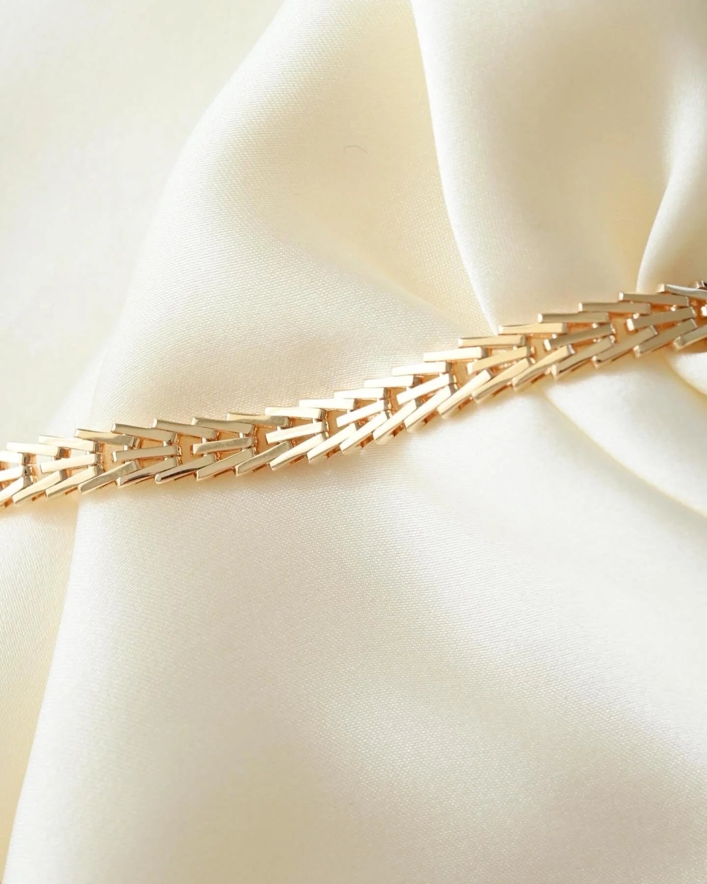 Special Release! (Number 7) Unique Variation Geneva Link Bracelet 14K Gold 1960