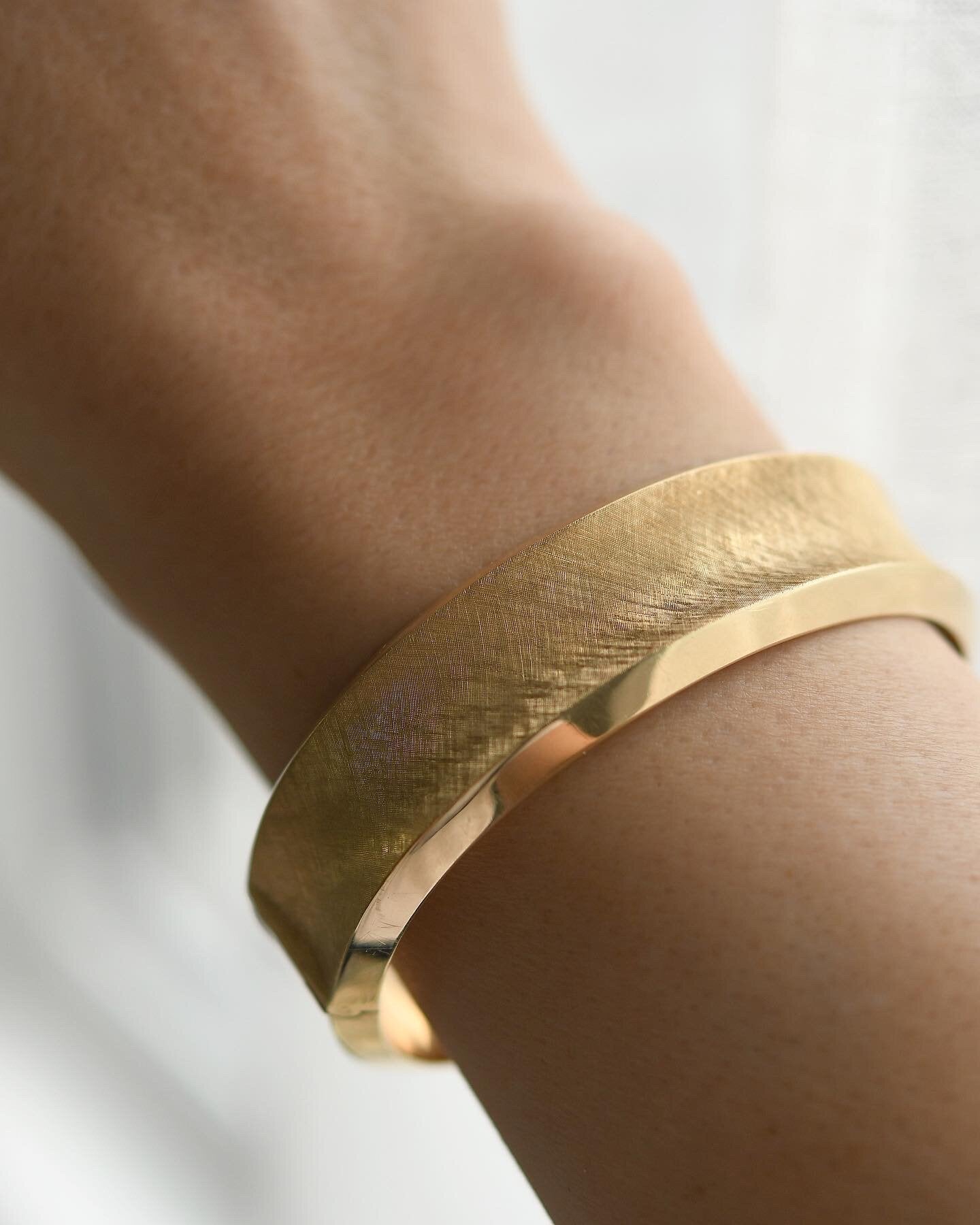 Radiant Textured Vintage Bangle 14K Gold 1970s
