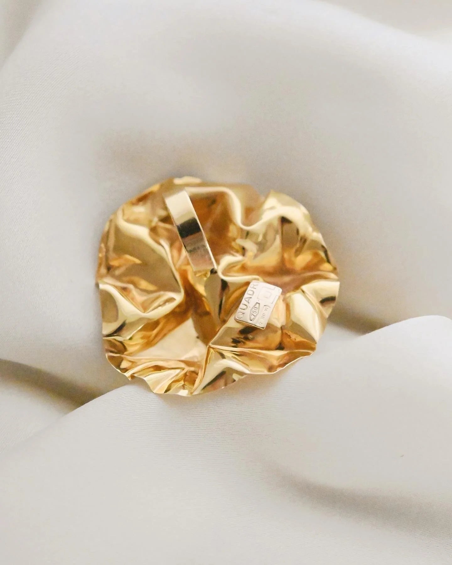 Beautiful Italian Vintage Pendant 18K Gold
