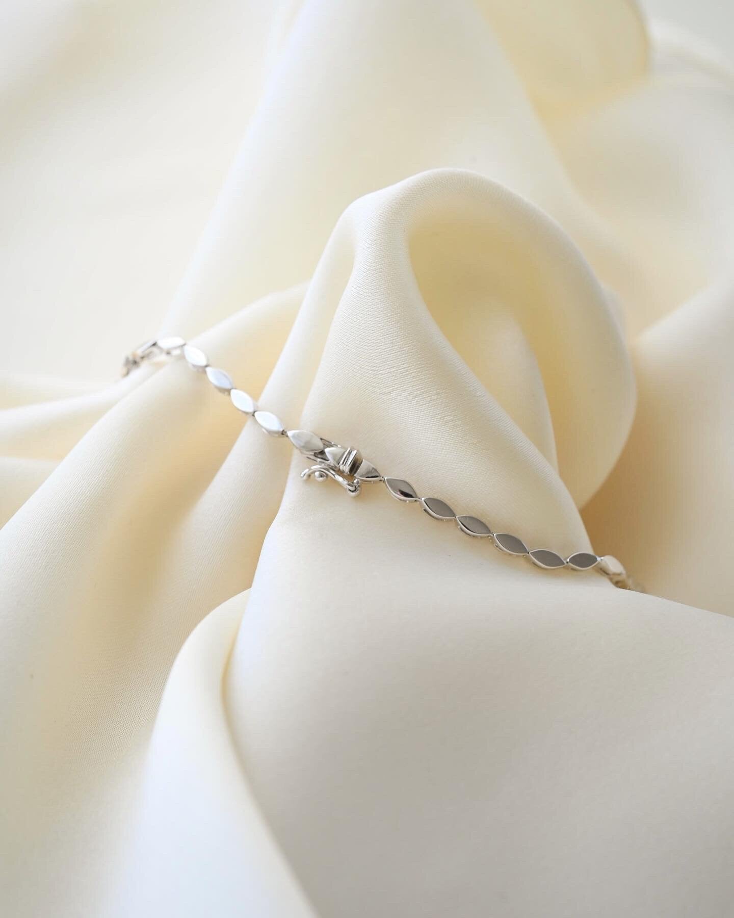 Magical French Vintage Diamond Bracelet 1.70 Carats 18K White Gold