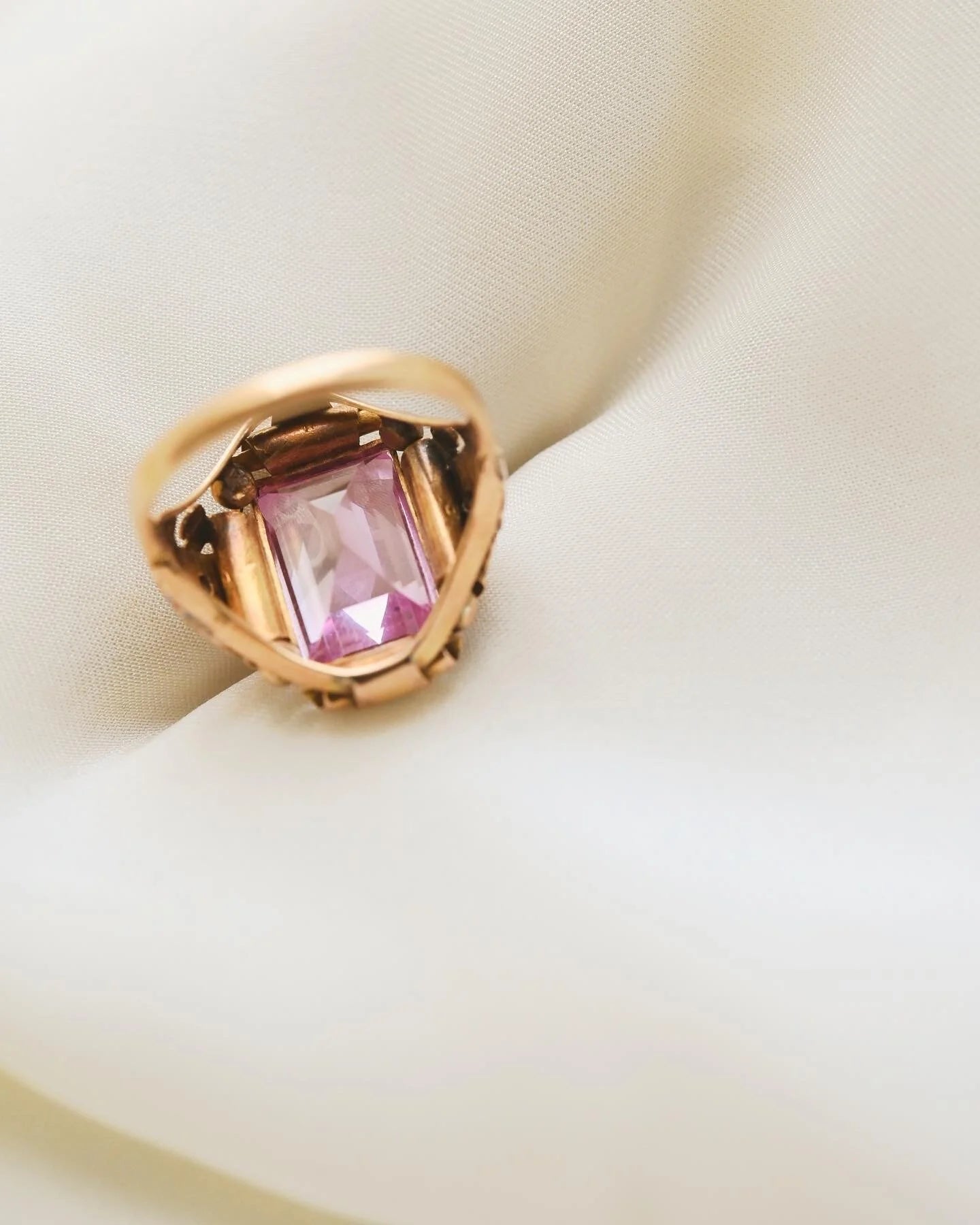 Antique Bubblegum Pink Sapphire Ring 18K Gold 1930s