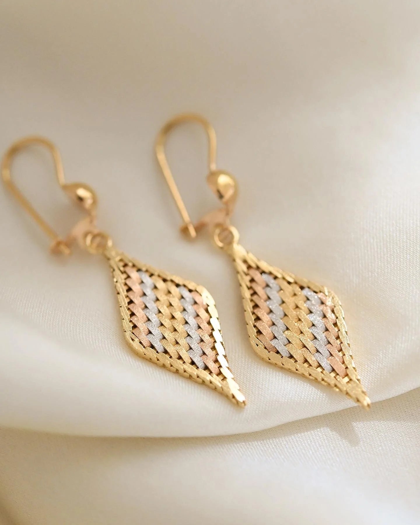 Sexy Dangling Earrings 18K Tri Color Gold 1970