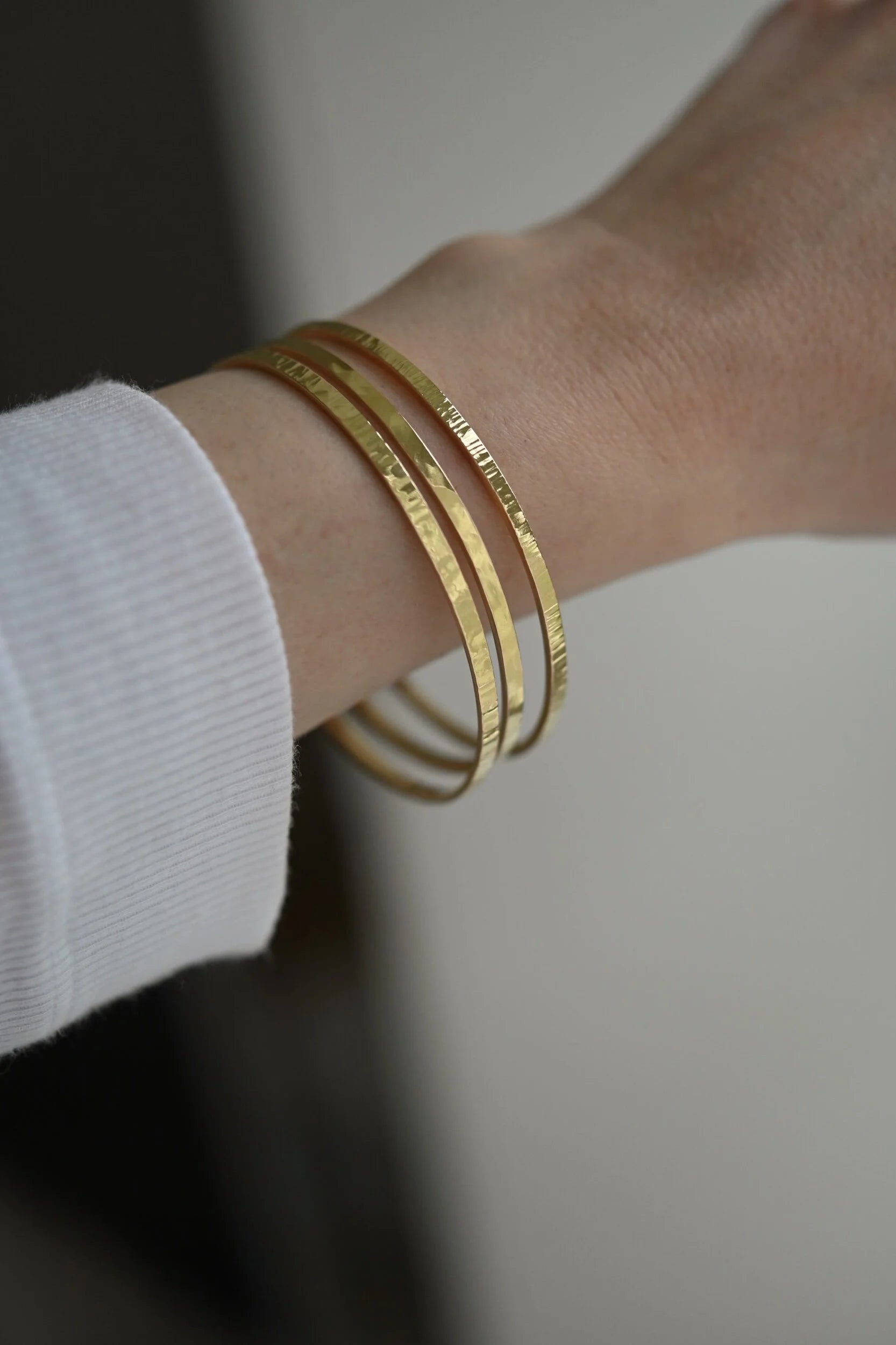 Beautiful 8 Inches Solid Vintage Bangle 18K Gold