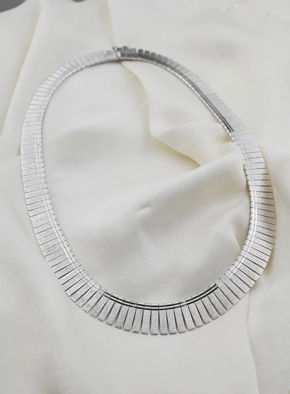 High Shine Fabulous Scandinavian Vintage Necklace in Silver