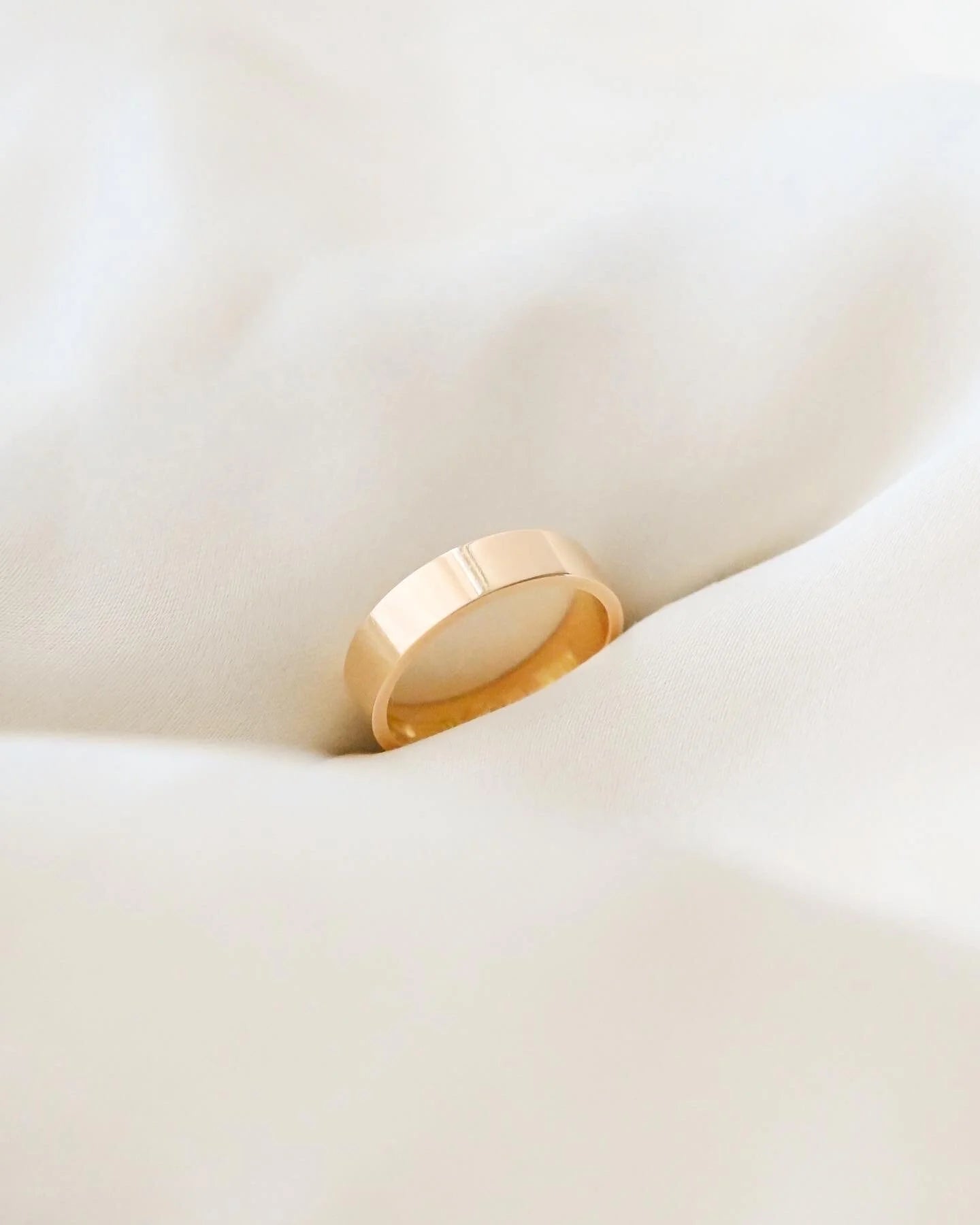 Rare Shaped Swedish Vintage Ring Band 18K Gold 1970