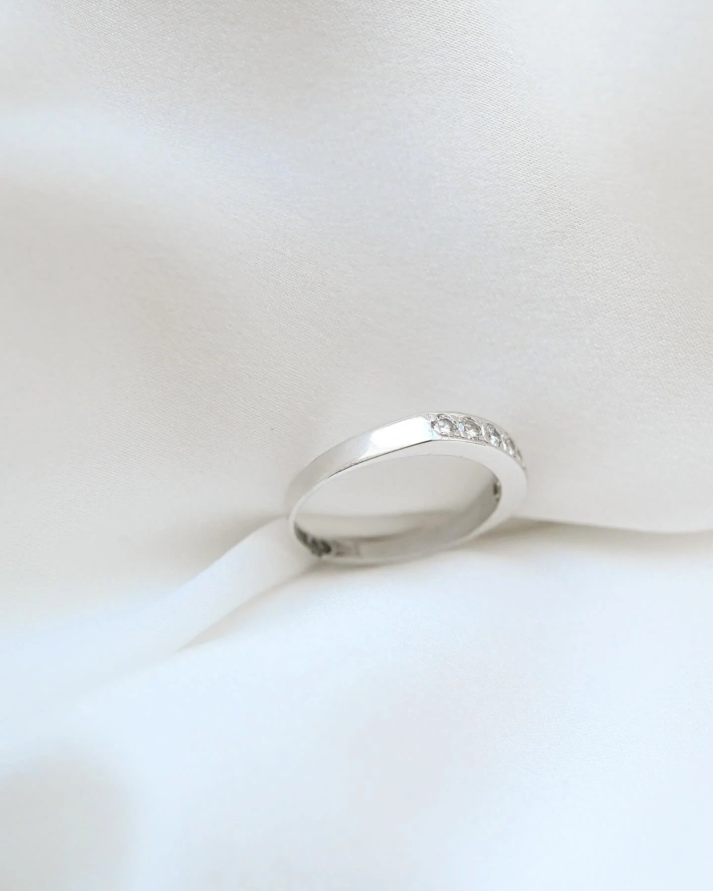 Rare Small Sized 7 Stone Diamond Ring 18K White Gold