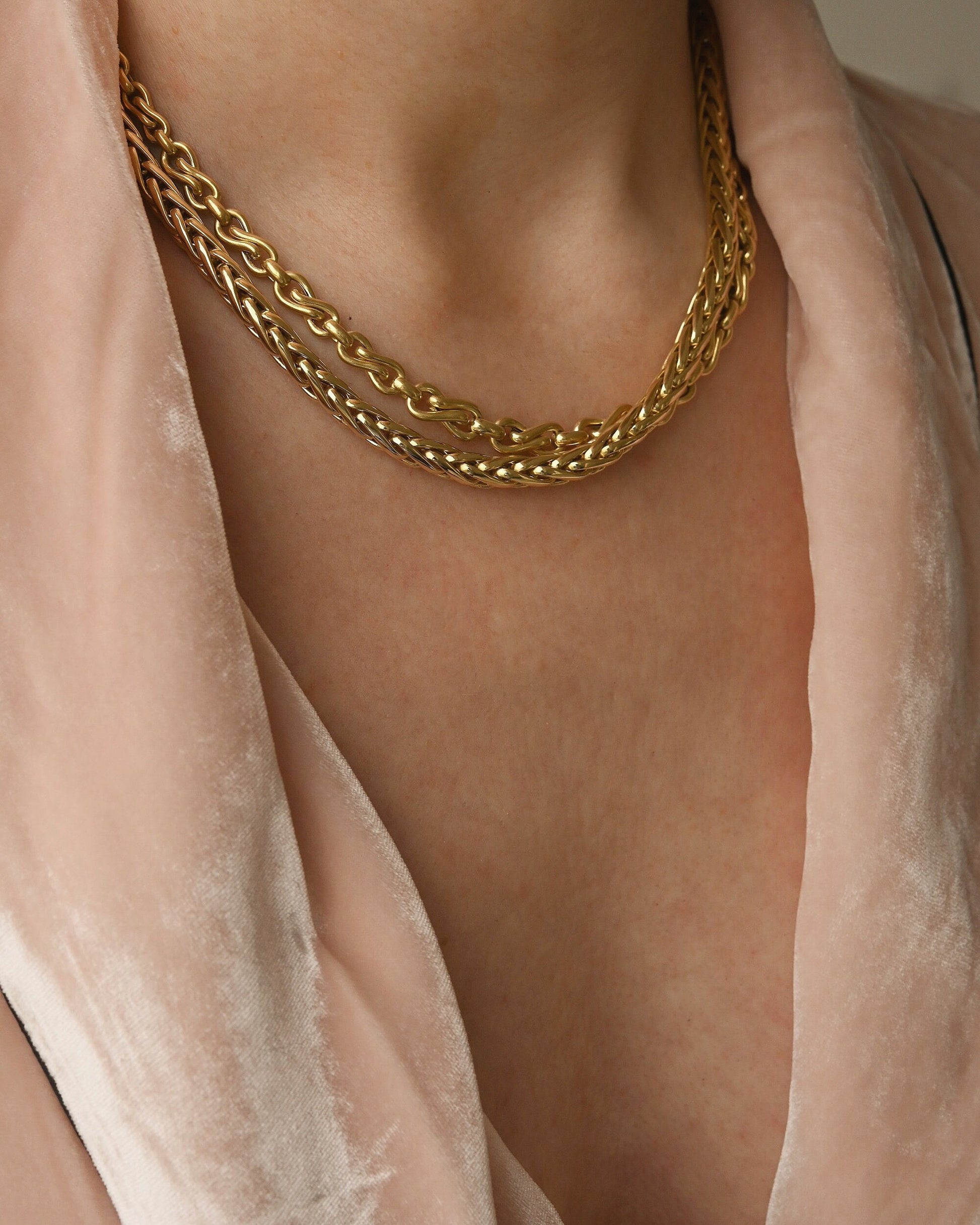 Special Vintage Infinity Link Chain 18K Gold 1980